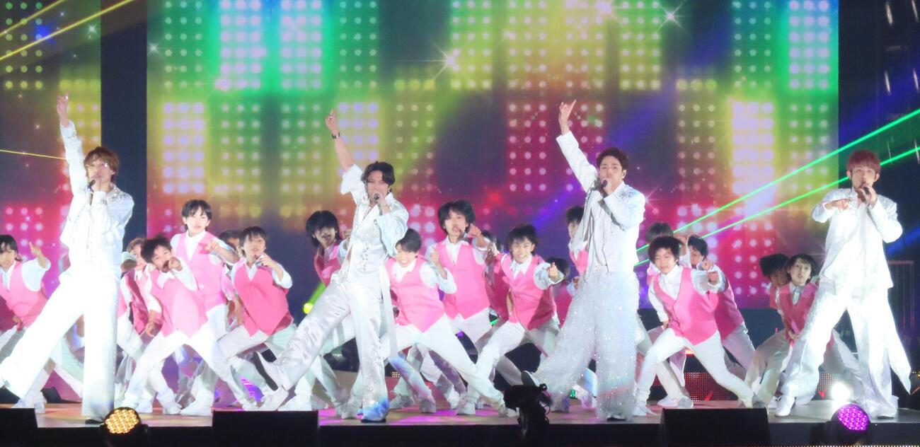 Rakuten GirlsAward 2026 AUTUMN／WINTERに出演したふぉ～ゆ～