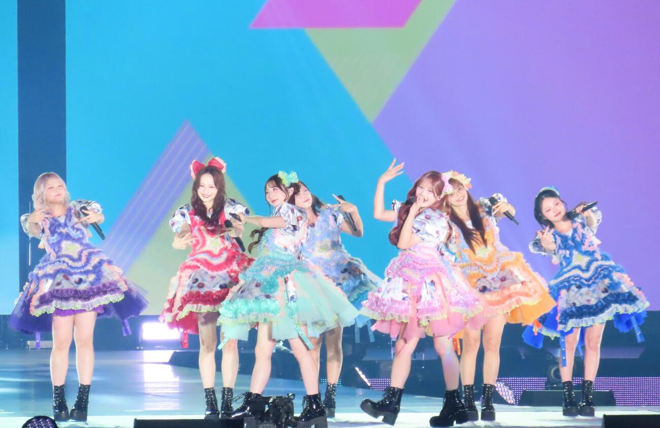 「Rakuten GirlsAward 2026 AUTUMN／WINTER」に出演したCANDY TUNE