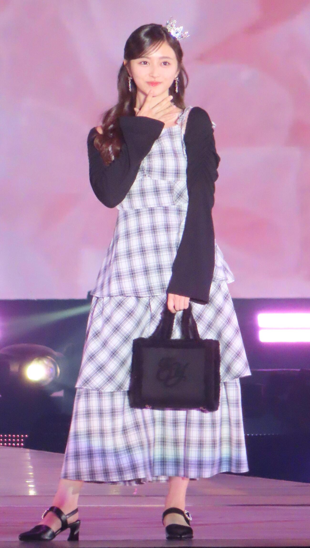 Rakuten GirlsAward 2026 AUTUMN／WINTERに出演した乃木坂46井上和