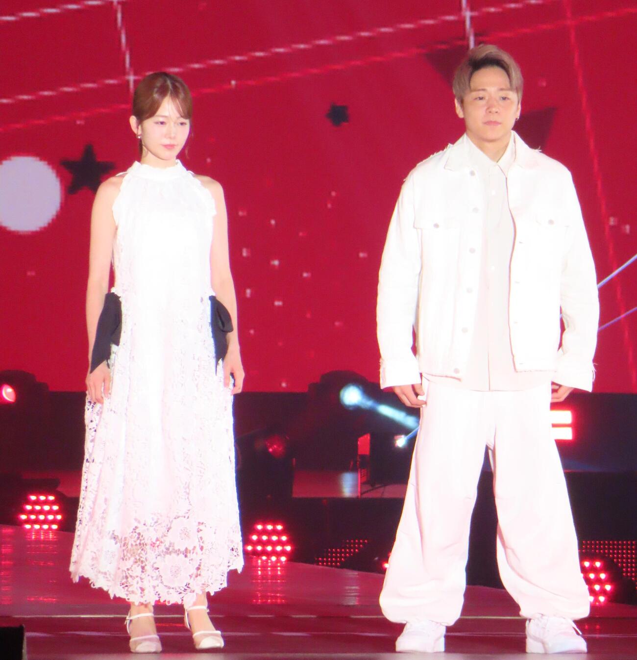 「Rakuten GirlsAward 2026 AUTUMN／WINTER」に出演した左から川口葵、武尊