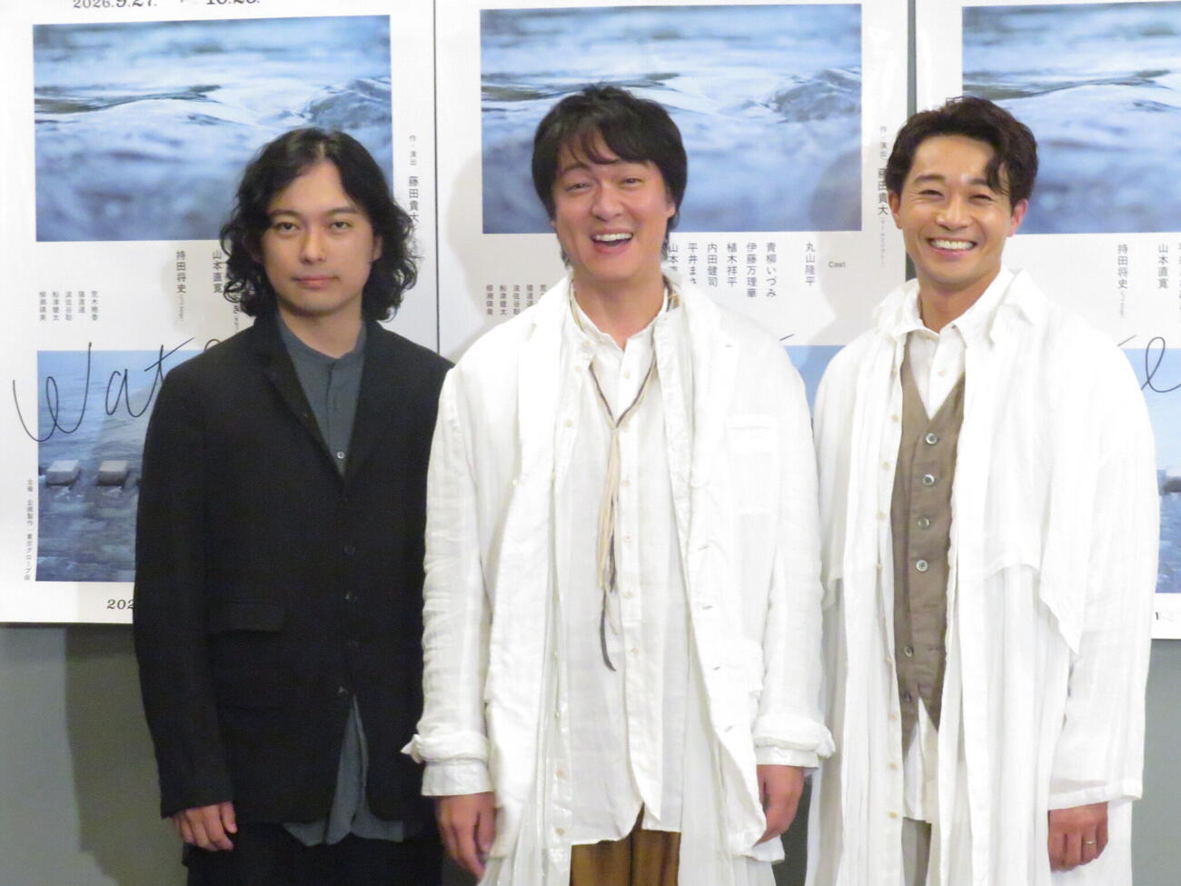 舞台「water」のゲネプロを前に囲み取材に応じた、左から藤田貴大氏、SUPER EIGHT丸山隆平、s**t kingz持田将史