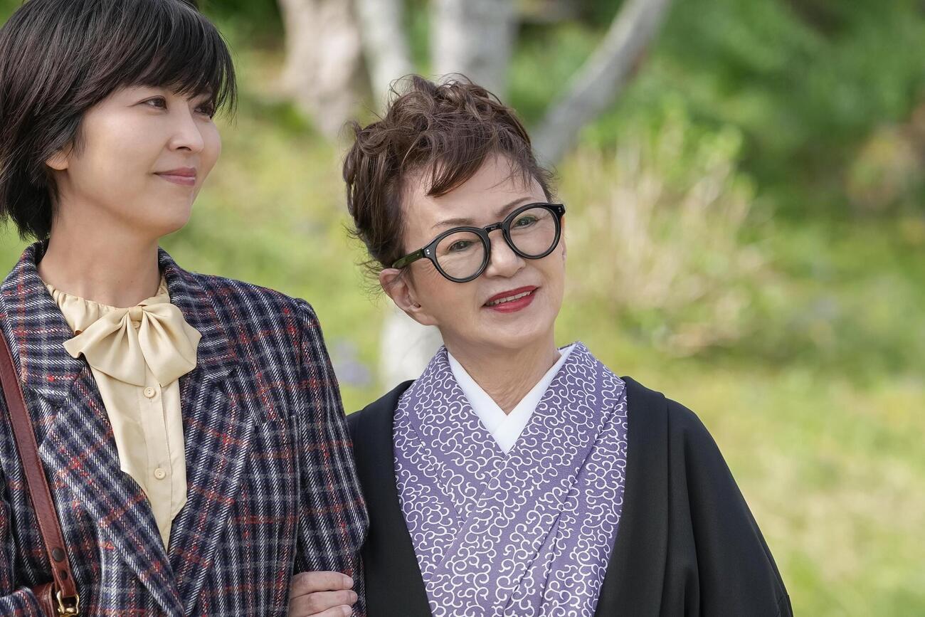 「ブラッサム」に出演する松たか子（左）と加賀まりこ