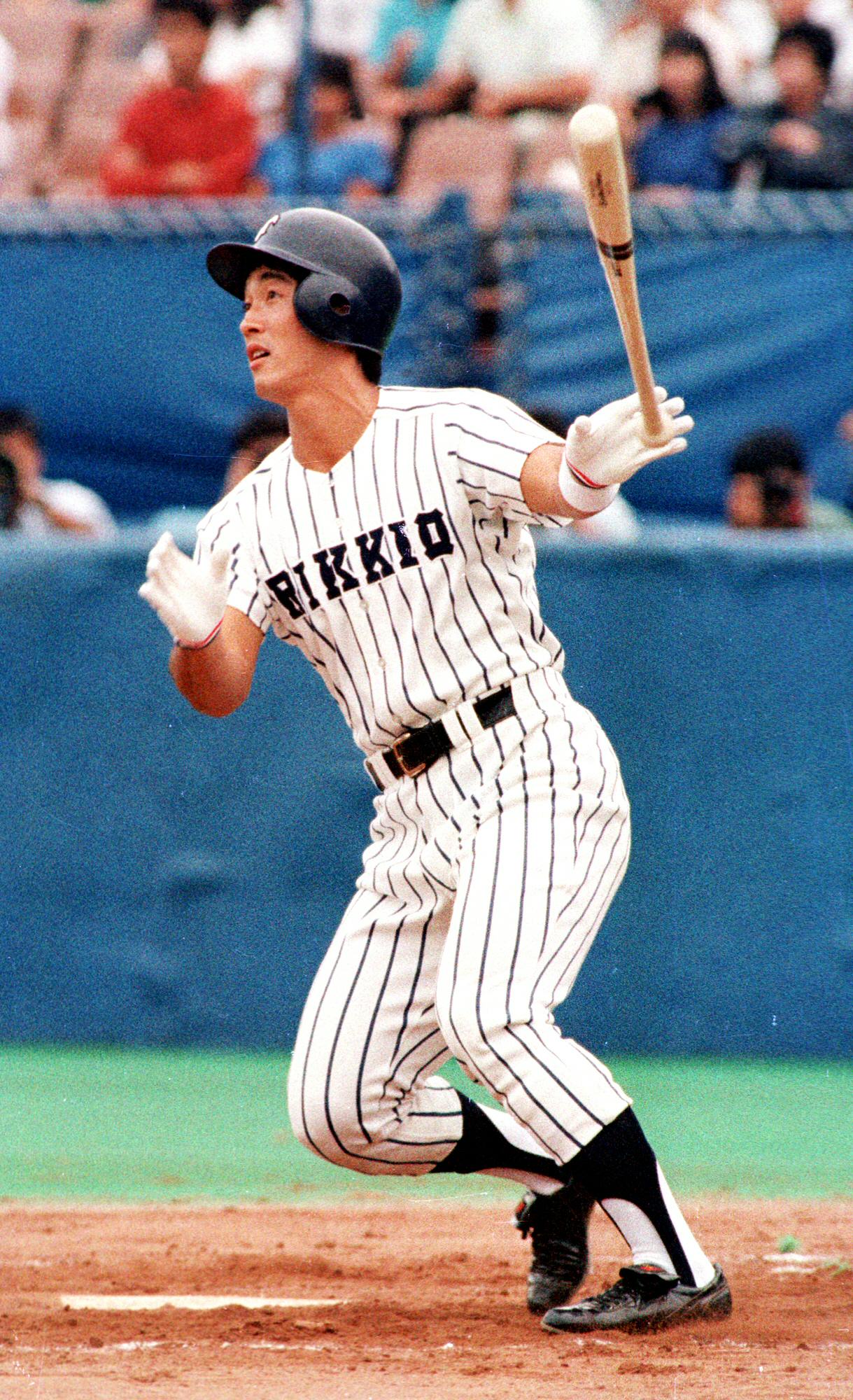 本塁打を放つ立教大学時代の長嶋一茂（1987年9月撮影）