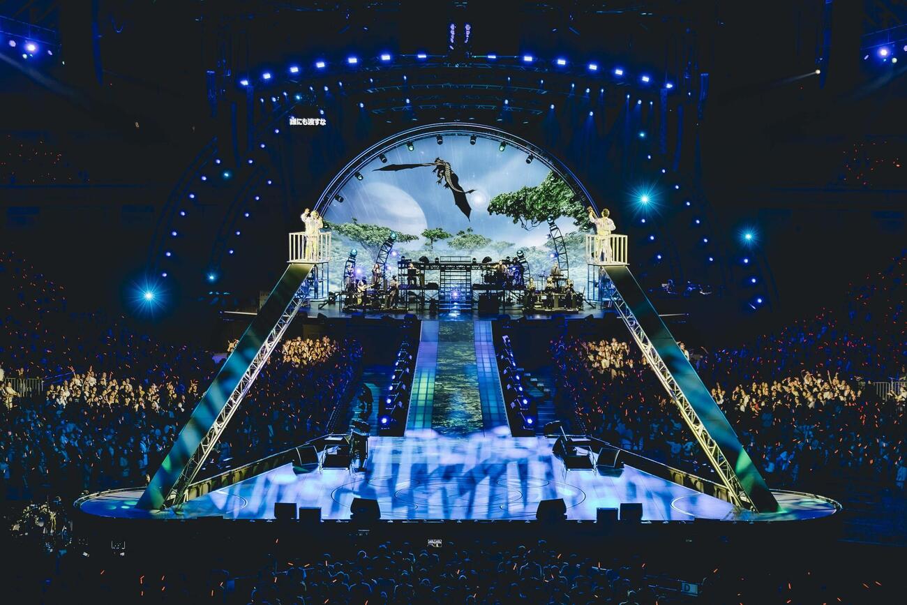 全国ツアー「THE BLACK　○　ALBUM」横浜公演でパフォーマンスするDREAMS COME TRUE（藤井拓氏撮影）