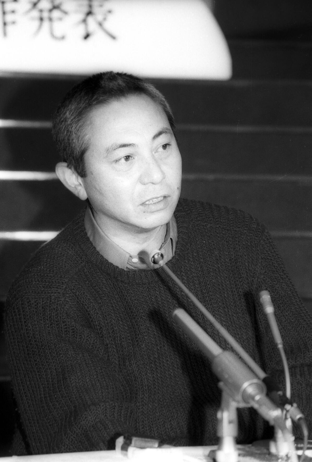 銀座・博品館劇場「昨日、悲別で　オンステージ」製作発表をする50歳の倉本聰氏（1985年）