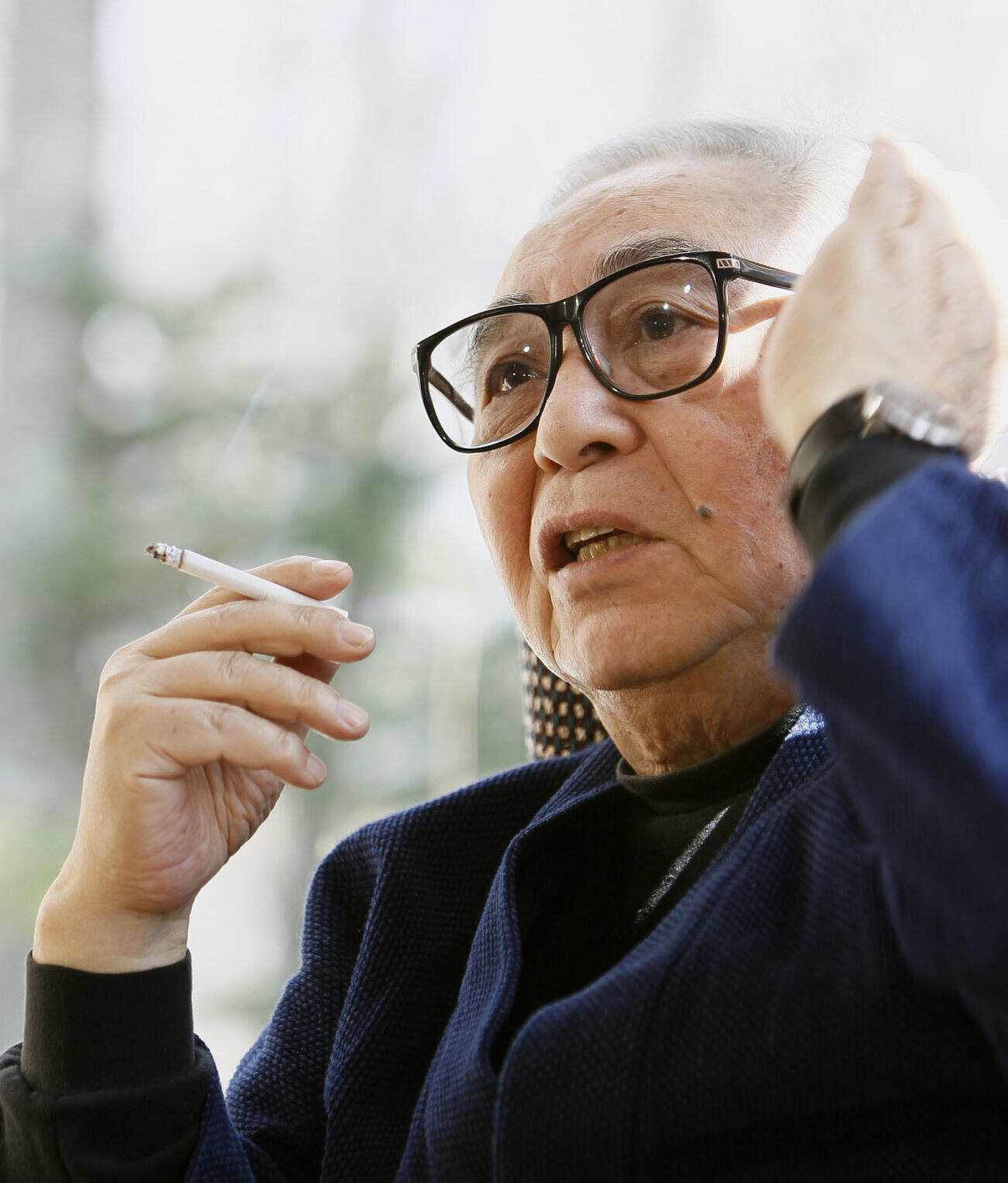 旭日小綬章受章の喜びを語る倉本聰さん＝2010年4月、北海道富良野市