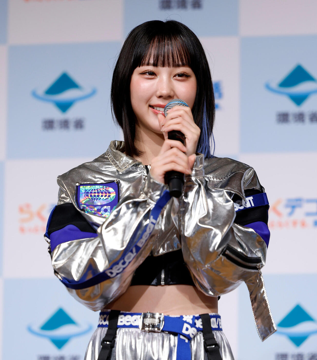 登壇し、笑顔のDECA！BEATの江端妃咲（撮影・山本朝陽）