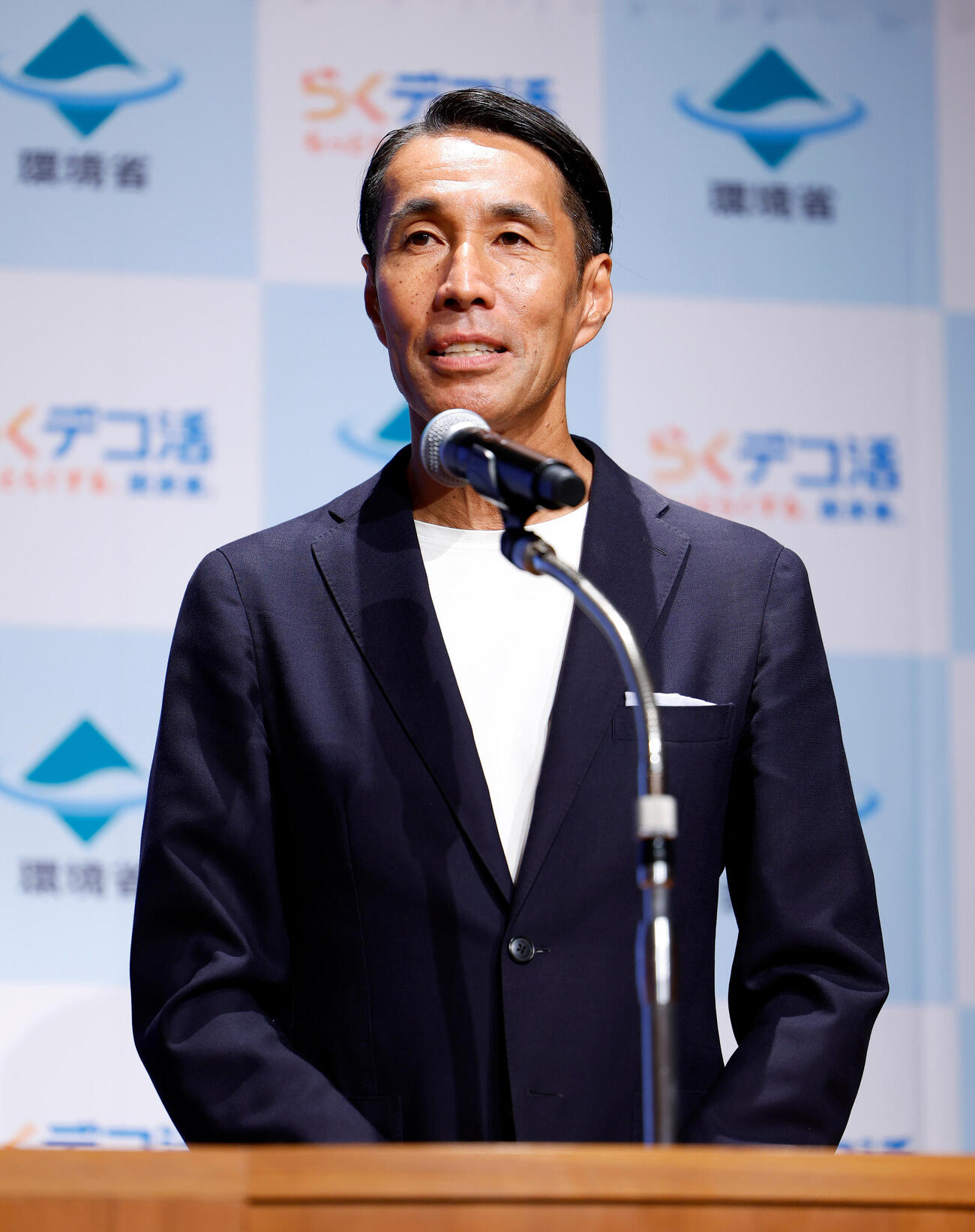 登壇し、話す公益社団法人日本プロサッカーリーグの辻井隆行氏（撮影・山本朝陽）