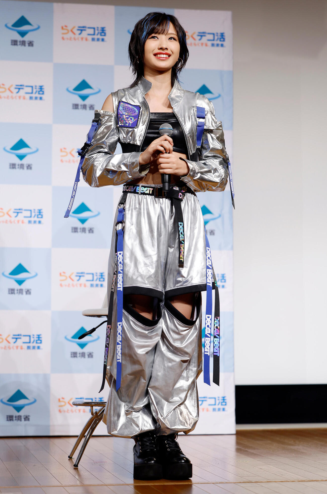 登壇し、笑顔のDECA！BEATの弓桁朱琴（撮影・山本朝陽）