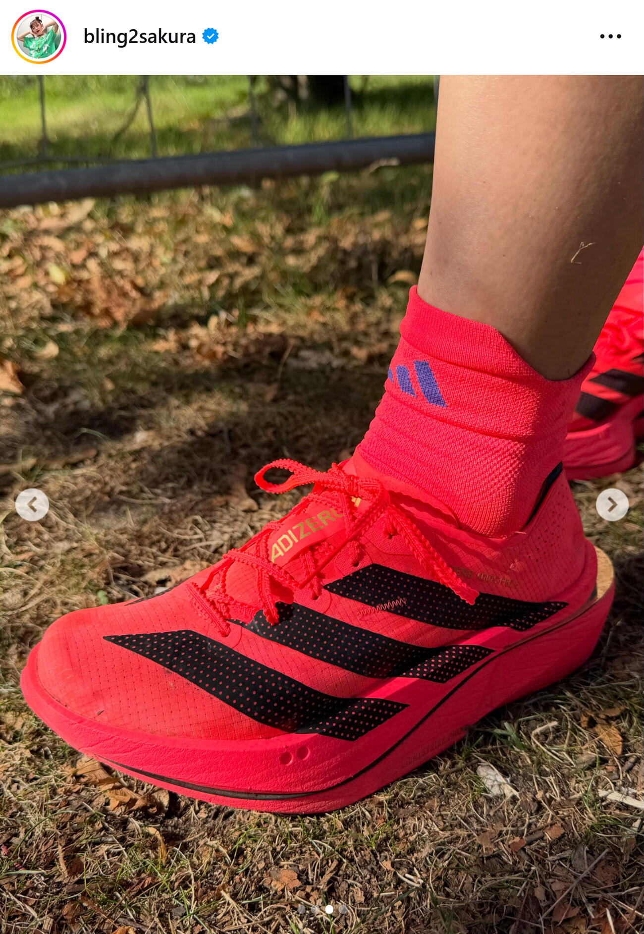 9月22日に発表されたばかりの「ADIZERO ADIOS PRO 5」を履いた井上咲楽（のインスタグラムから）