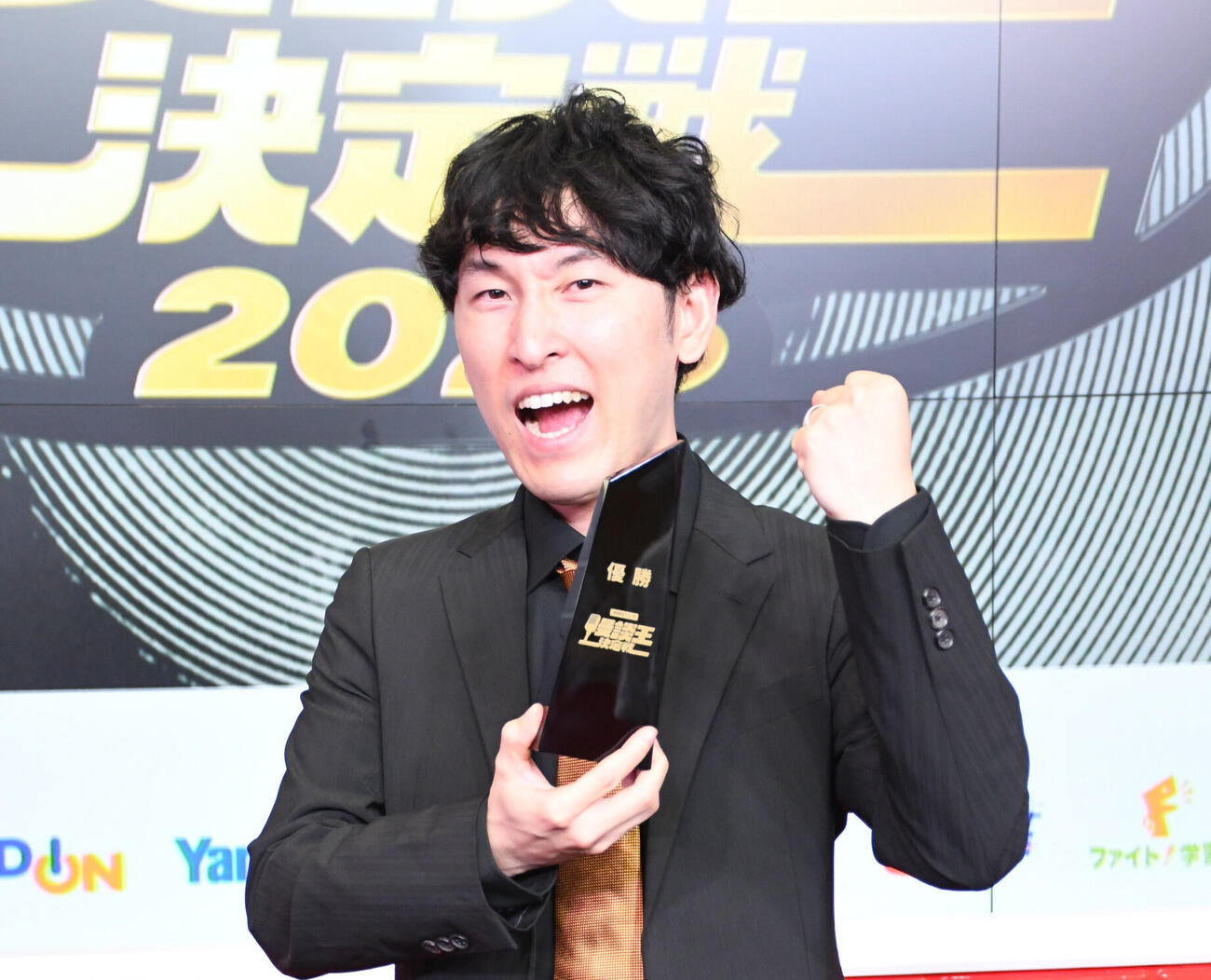 「MBSラジオ漫談王決定戦2026」で優勝した宮下草薙の宮下兼史鷹（撮影・阪口孝志）