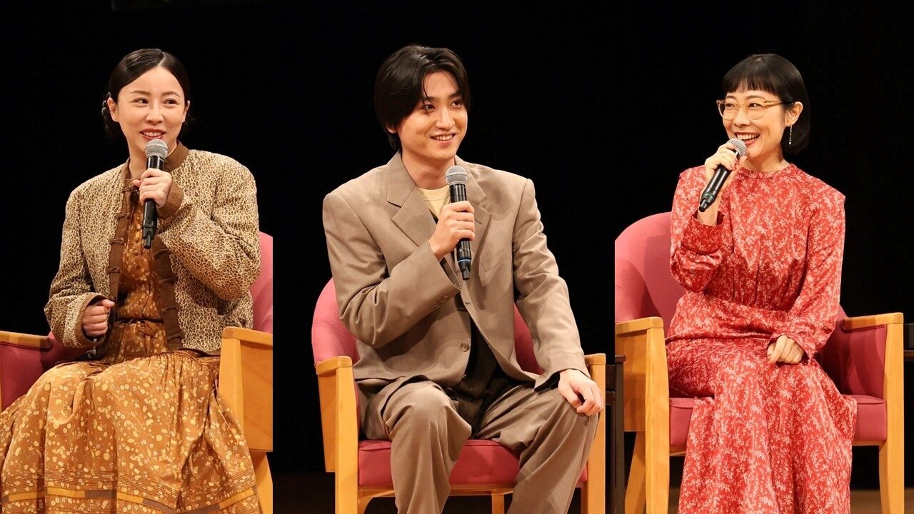 NHK連続テレビ小説「ブラッサム」のパブリックビューイングに参加した、左から、綿矢りさ氏、金子大地、山田真歩