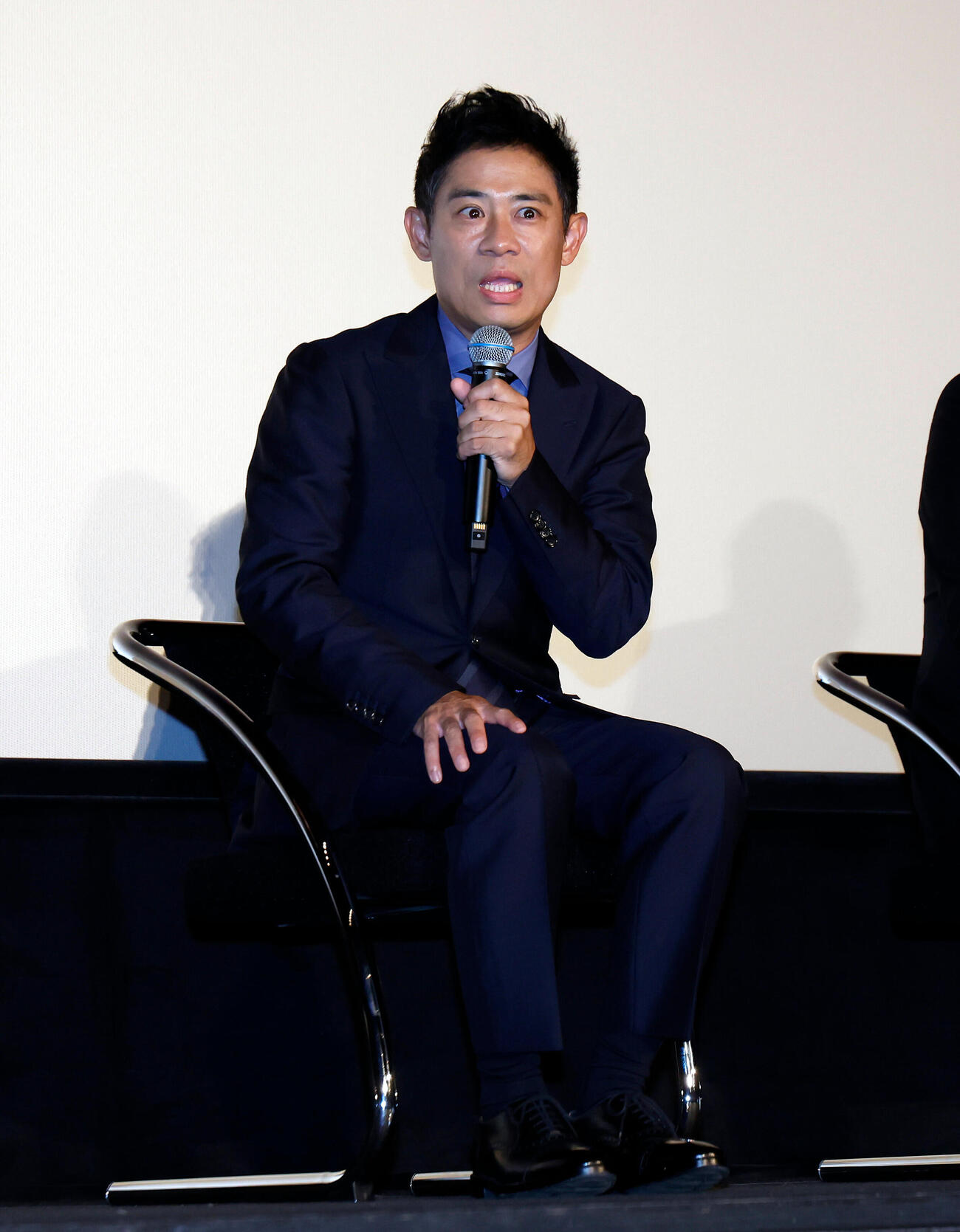 登壇し、あいさつを行う伊藤淳史（撮影・山本朝陽）