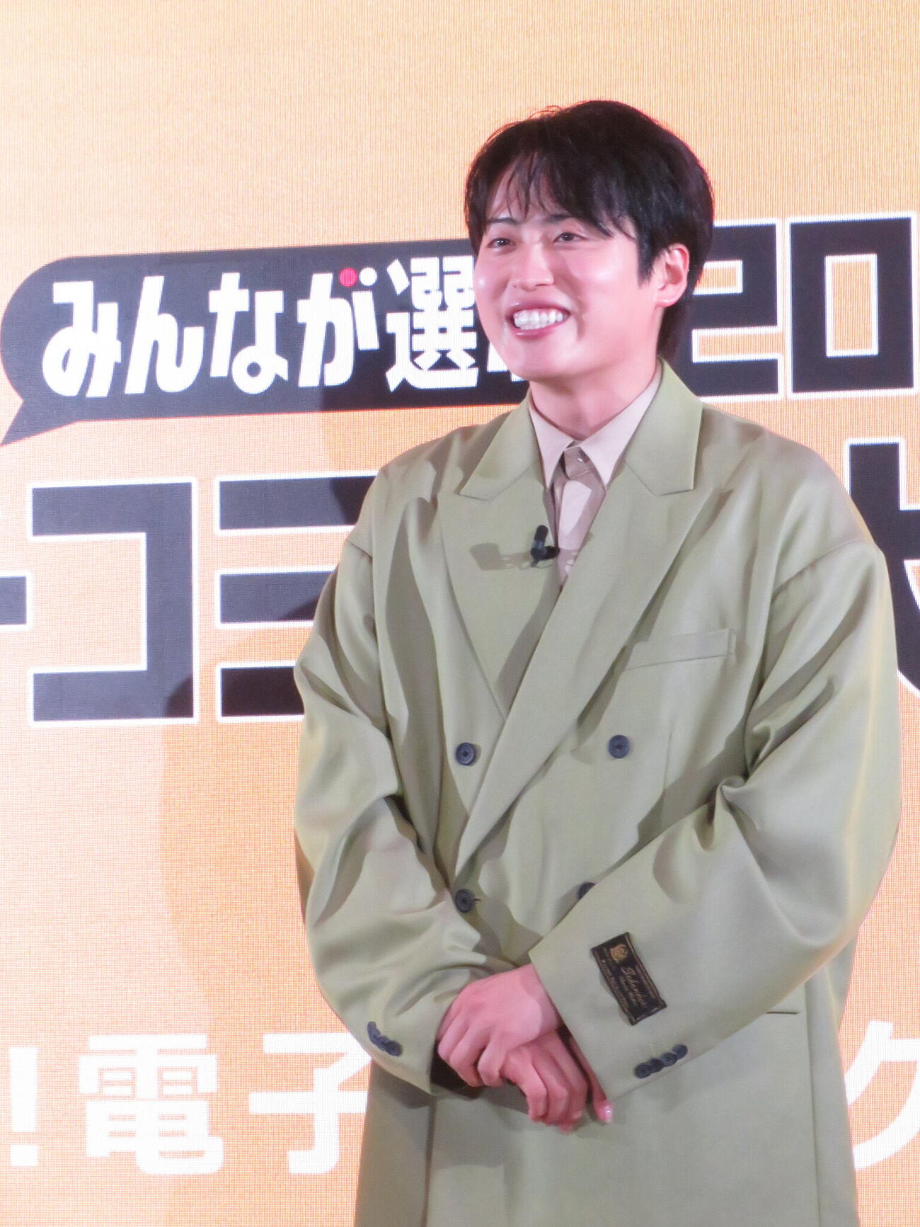 「コミックシーモア『みんなが選ぶ！！電子コミック大賞2027』投票開始発表会」に出席したレインボーの池田直人。左手薬指の結婚指輪を外して登壇した