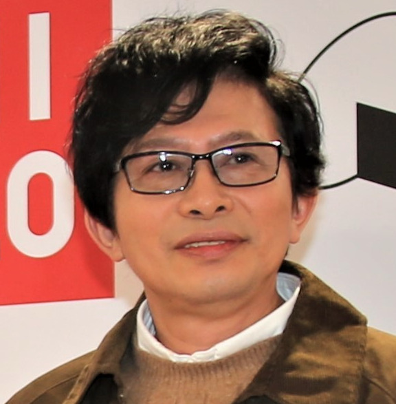 鈴井貴之（2023年撮影）