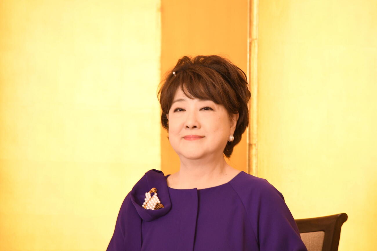 舞台「三婆」の取材会に出席した、左から、山村紅葉、高橋惠子、川中美幸（撮影・阪口孝志）