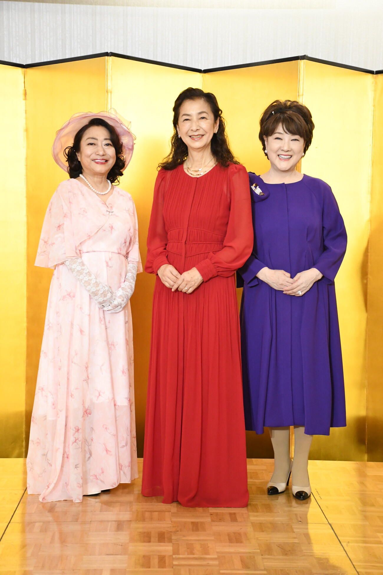舞台「三婆」の取材会に出席した、左から、山村紅葉、高橋惠子、川中美幸（撮影・阪口孝志）