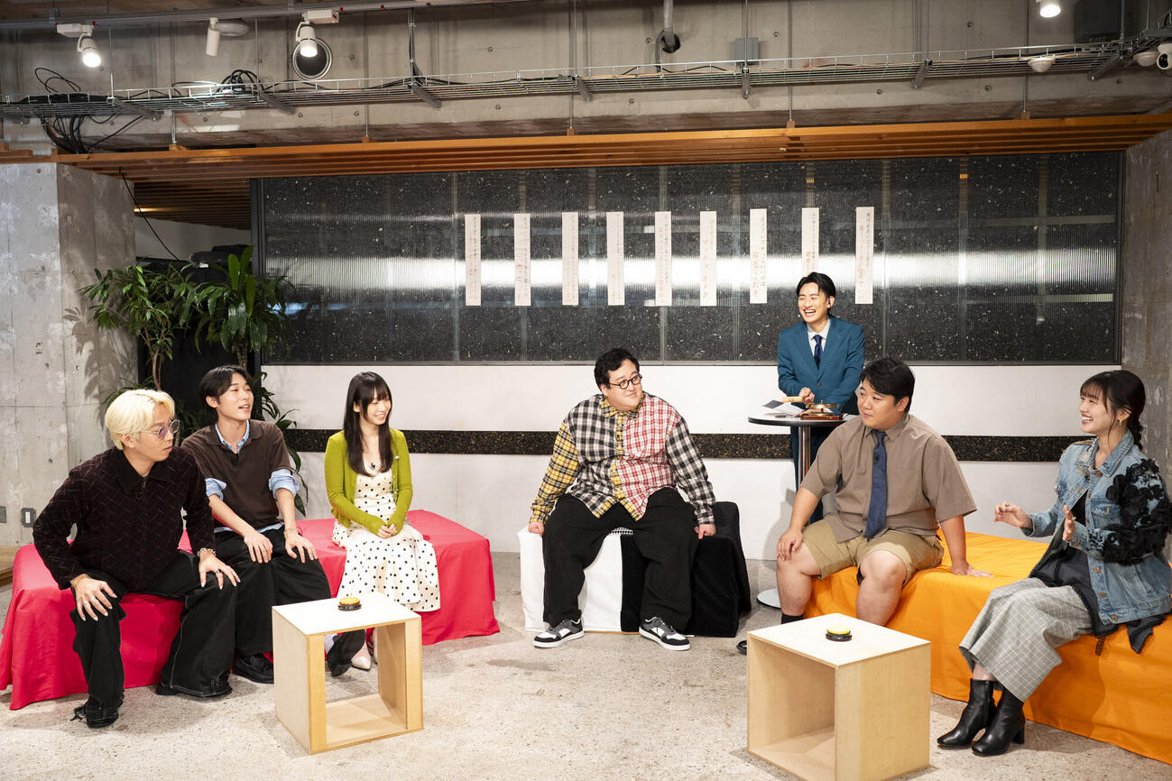 「心もつなごう【パンダの結論】」に出演する、左からDen、都、伊織もえ、ぐんぴぃ、土岡哲朗、ニシダ、佐々木美玲