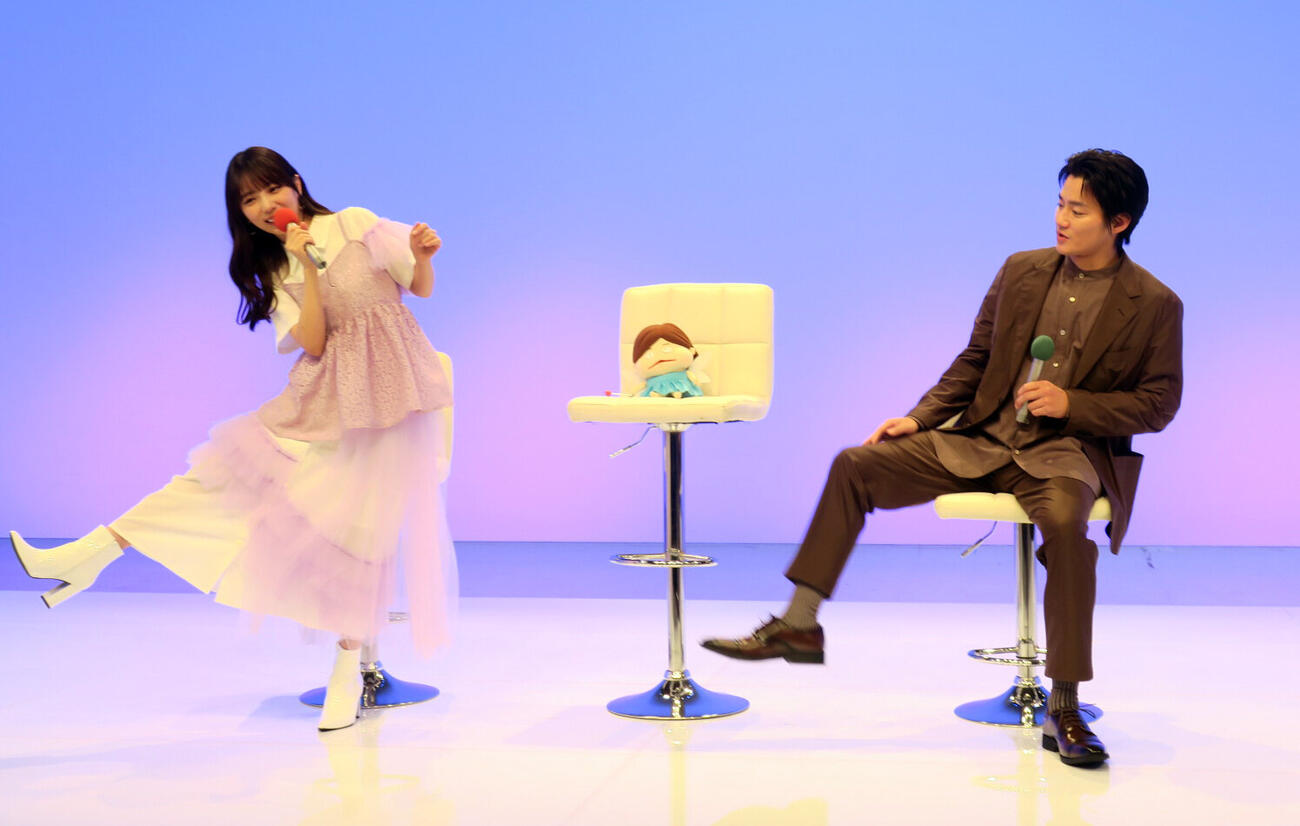 テレビ東京系ドラマNEXT「溺愛カレシの作り方～セから本命になる女の子の話～」記者会見で。左から、与田祐希、野村周平