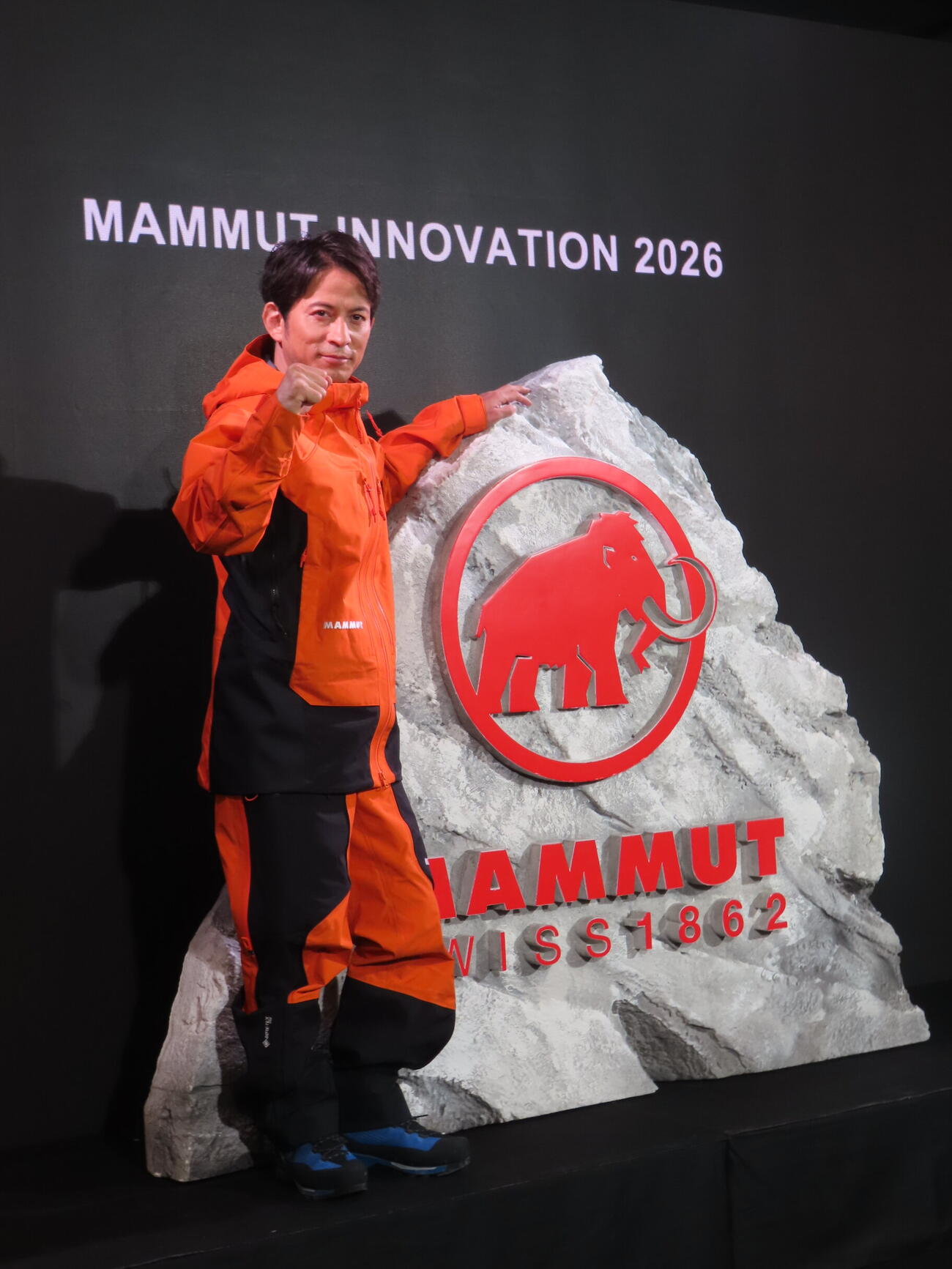 「マムート　2026秋冬コレクション発表会」に出席した岡田准一
