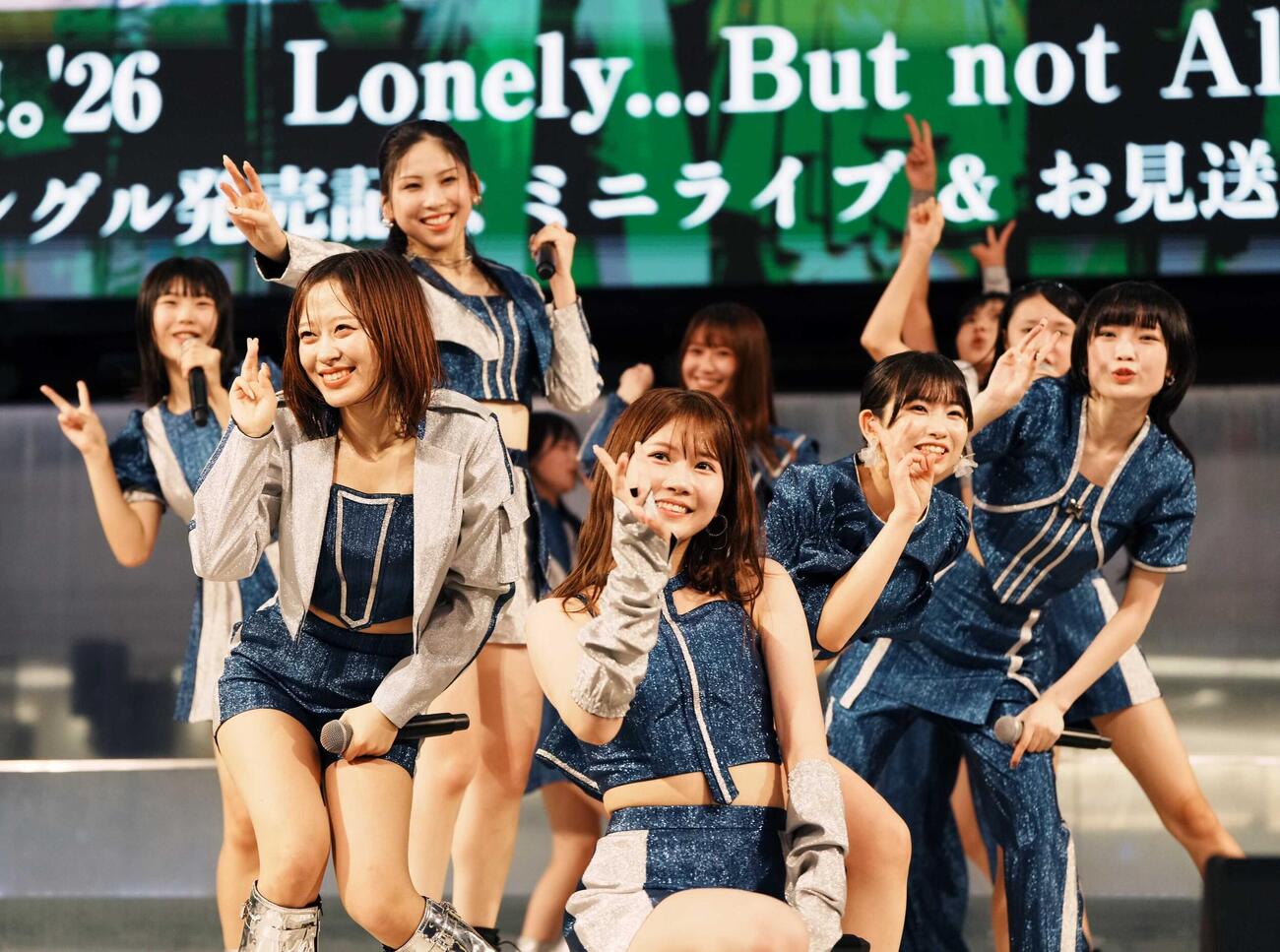 ニューシングル発売記念イベントでライブを披露するモーニング娘。’26。左から2人目は小田さくら（撮影・小沢裕）
