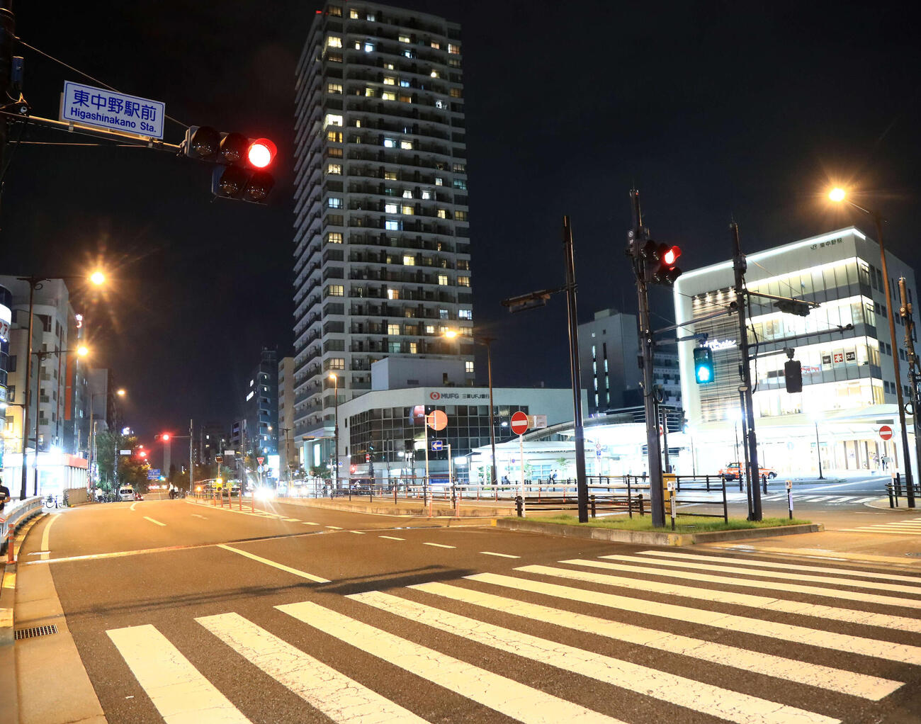 東中野駅前交差点（2018年撮影）