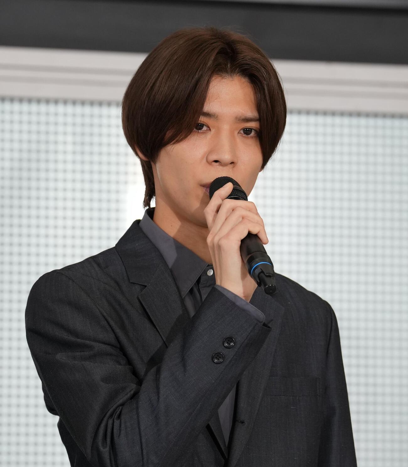 目に涙を浮かべるtimeleszの松島聡（撮影・小島史椰）