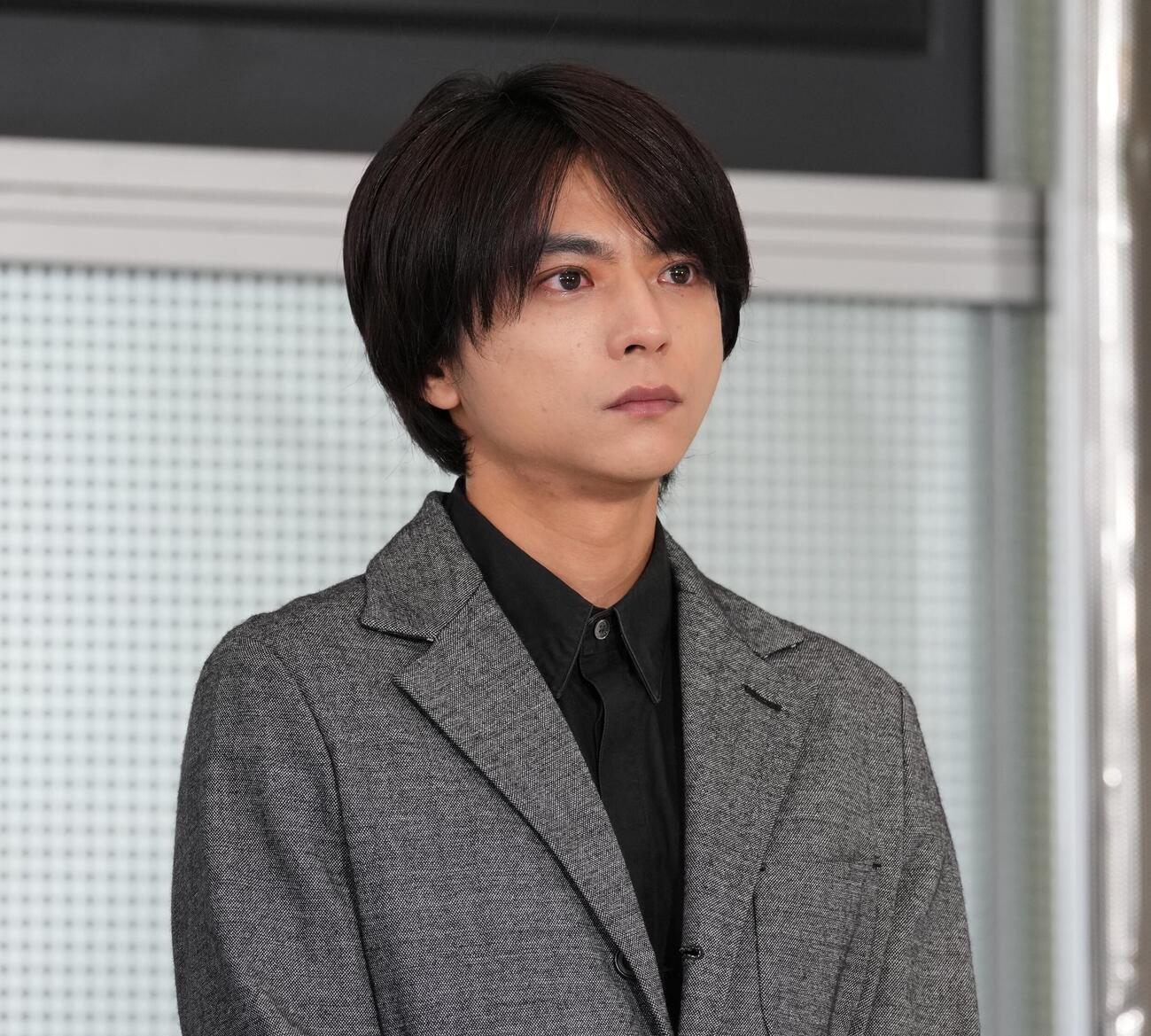 目に涙を浮かべるtimeleszの佐藤勝利（撮影・小島史椰）