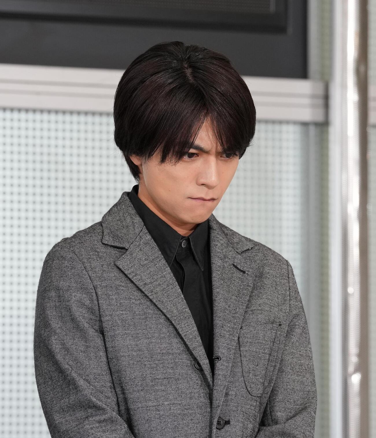 険しい表情を見せるtimeleszの佐藤勝利（撮影・小島史椰）