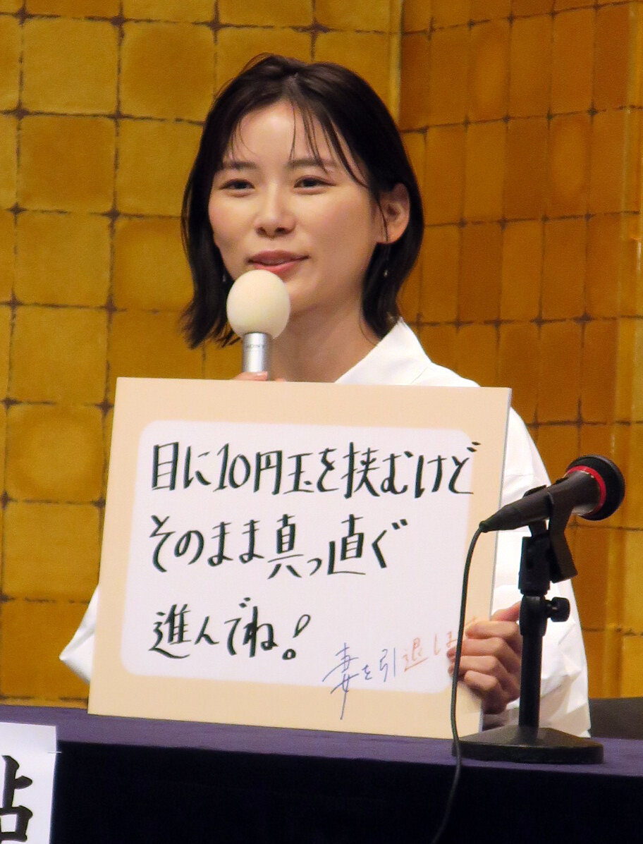 テレビ東京系ドラマプレミア23「妻を引退します」記者会見に登壇した朝日奈央