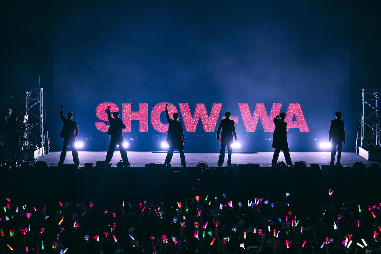 日本武道館公演「大丈夫？いや無理でSHOW！」でパフォーマンスするSHOW－WA