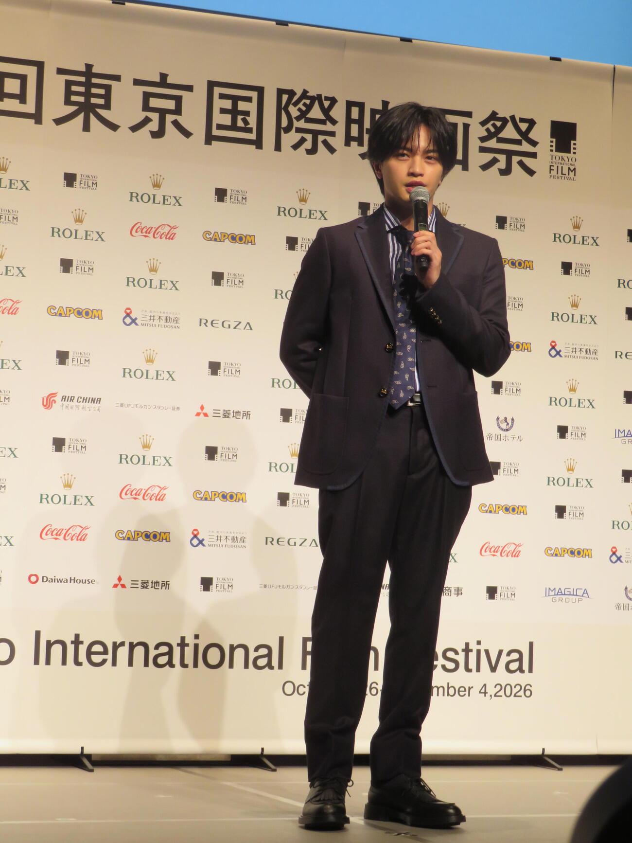 第39回東京国際映画祭ラインナップ発表記者会見に登壇した、左から「妖怪、化物をひろう」の池田暁監督、男ともだち」の三島有紀子監督、フェスティバル・ナビゲーターの中島健人、「過怠」の山本英監督（撮影・村上幸将）