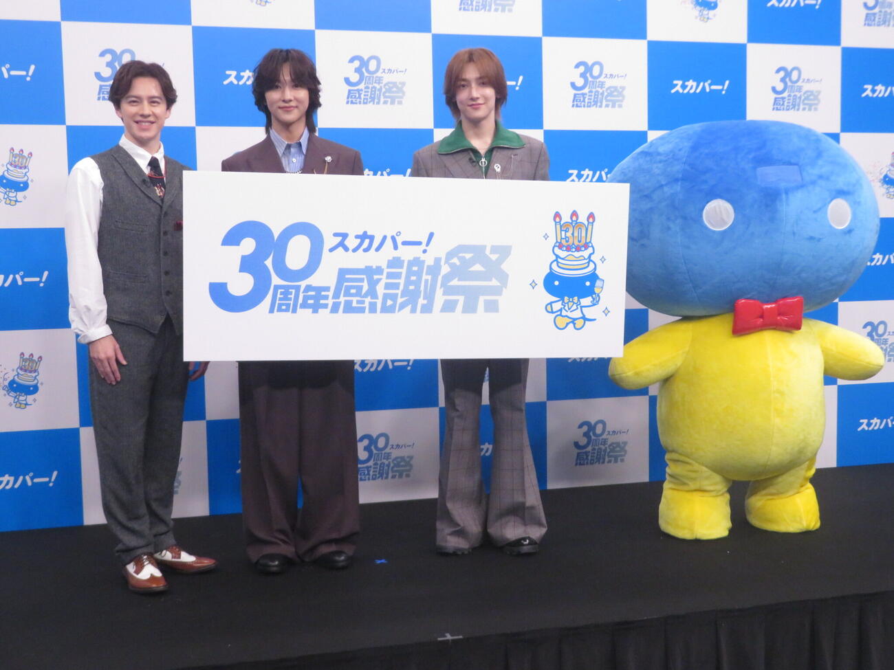 スカパー！30周年感謝祭PRイベントに出席した、左からウエンツ瑛士、本多大夢、浜川路己（撮影・川田和博）