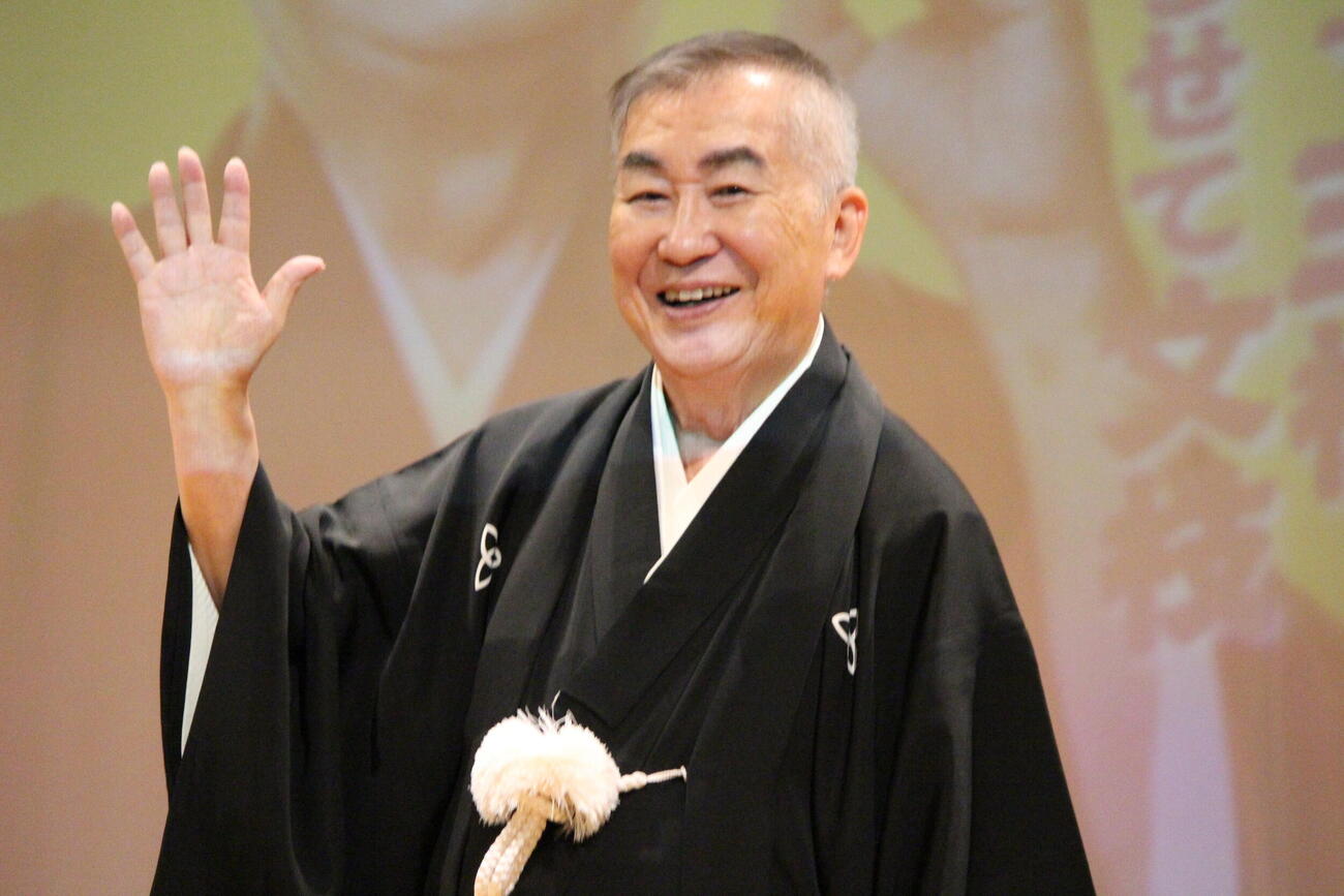 母校の関西大で60周年記念ツアーについて意気込みを語る桂文枝