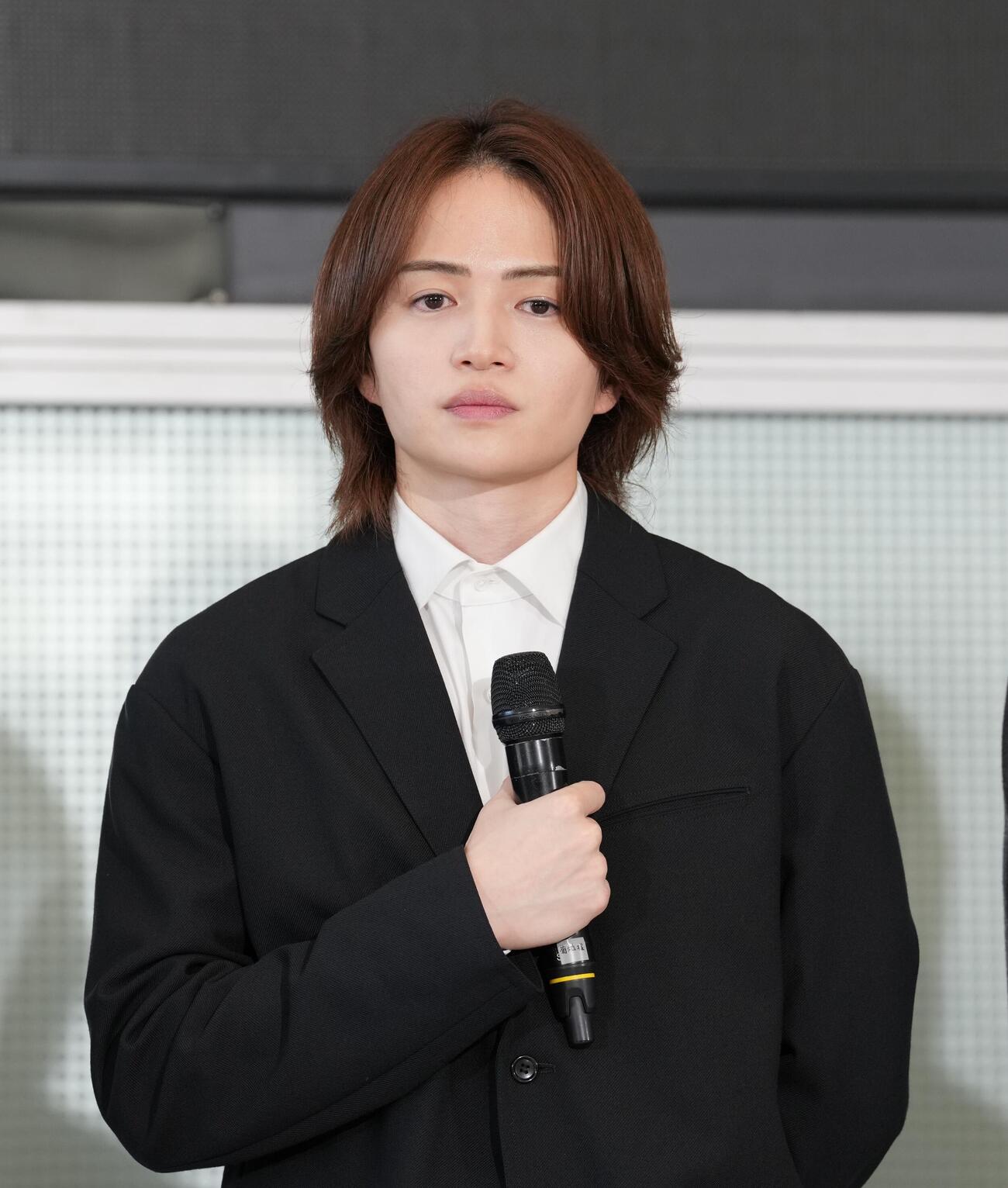 険しい表情を見せるtimeleszの菊池風磨（撮影・小島史椰）