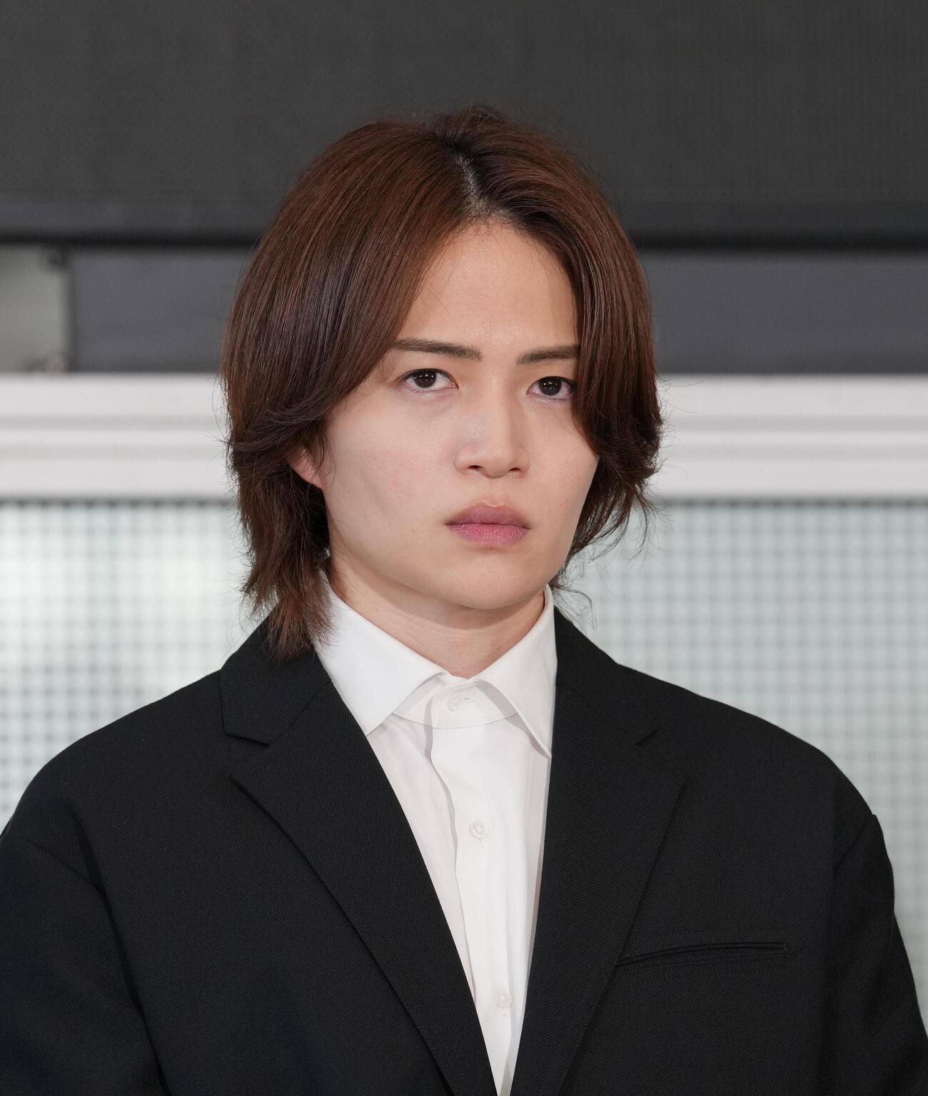 険しい表情を見せるtimeleszの菊池風磨（撮影・小島史椰）