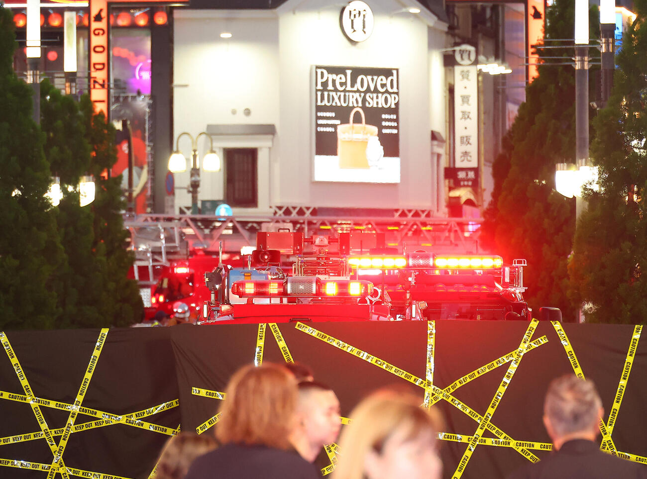 映画「バッド・ルーテナント：トウキョウ」イベント中に119番通報に基づき出動した消防車（撮影・中島郁夫）