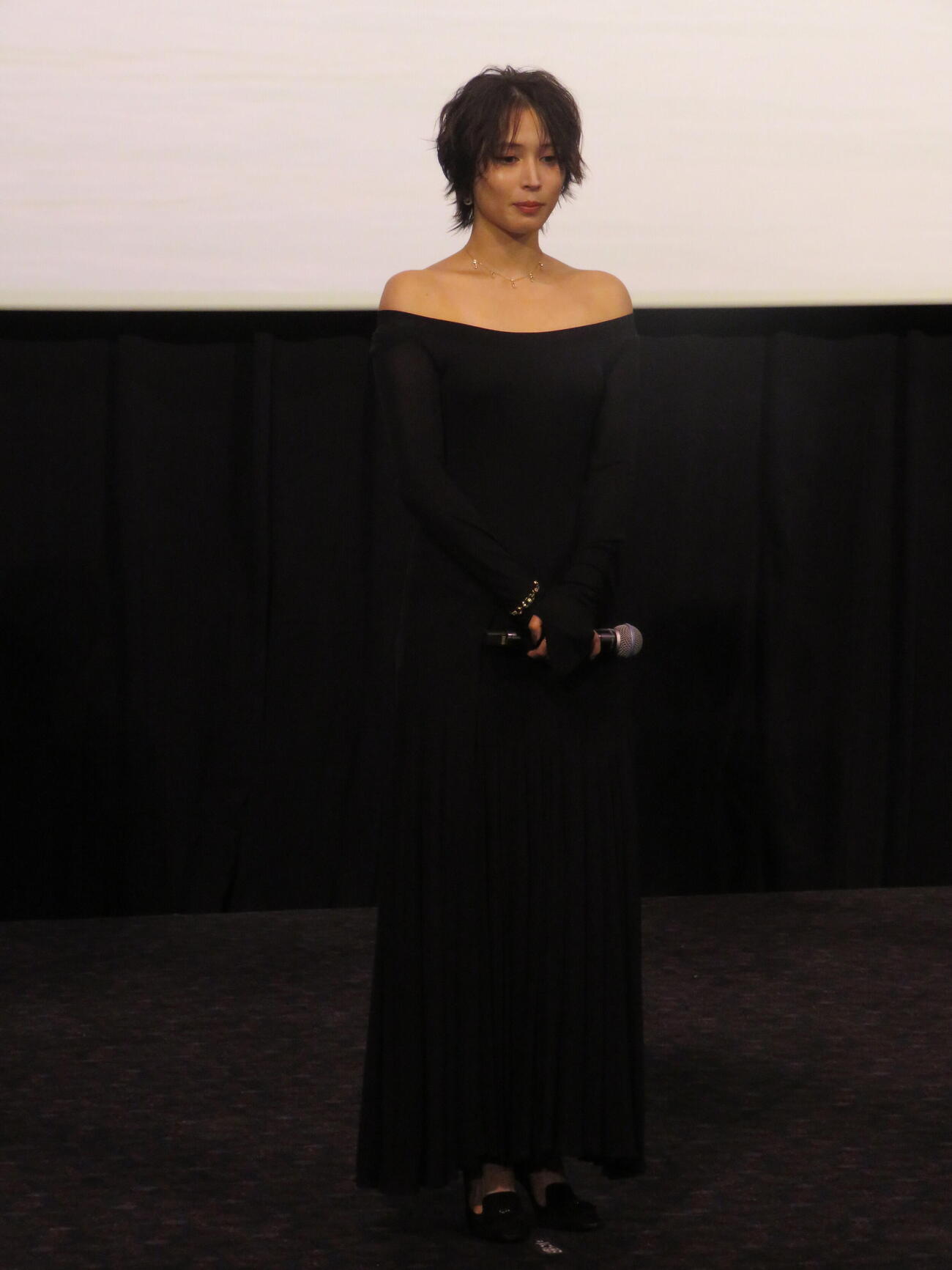 映画「沖晴くんの涙を殺して」初日舞台あいさつに登壇した広瀬アリス（撮影・村上幸将）