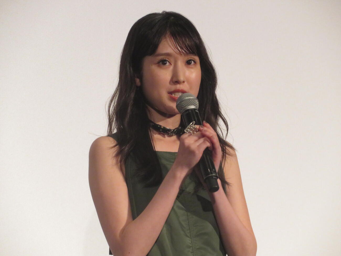 映画「時給三〇〇円の死神」（酒井麻衣監督）初日舞台あいさつに登壇した、福本莉子