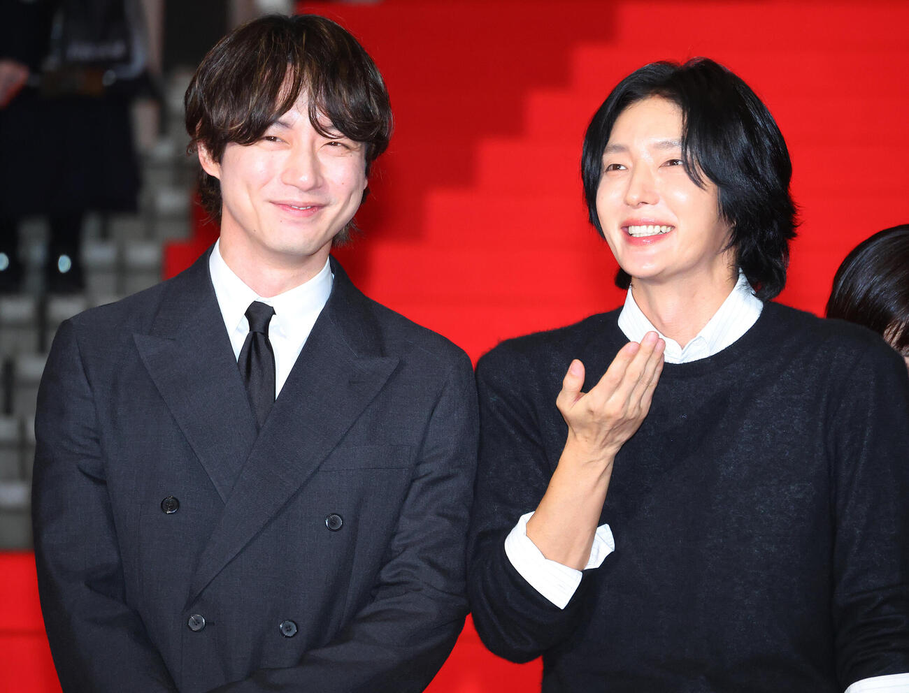 ドラマ「kiDnap GAME」舞台あいさつを行った坂口健太郎（左）とイ・ジュンギ（撮影・中島郁夫）