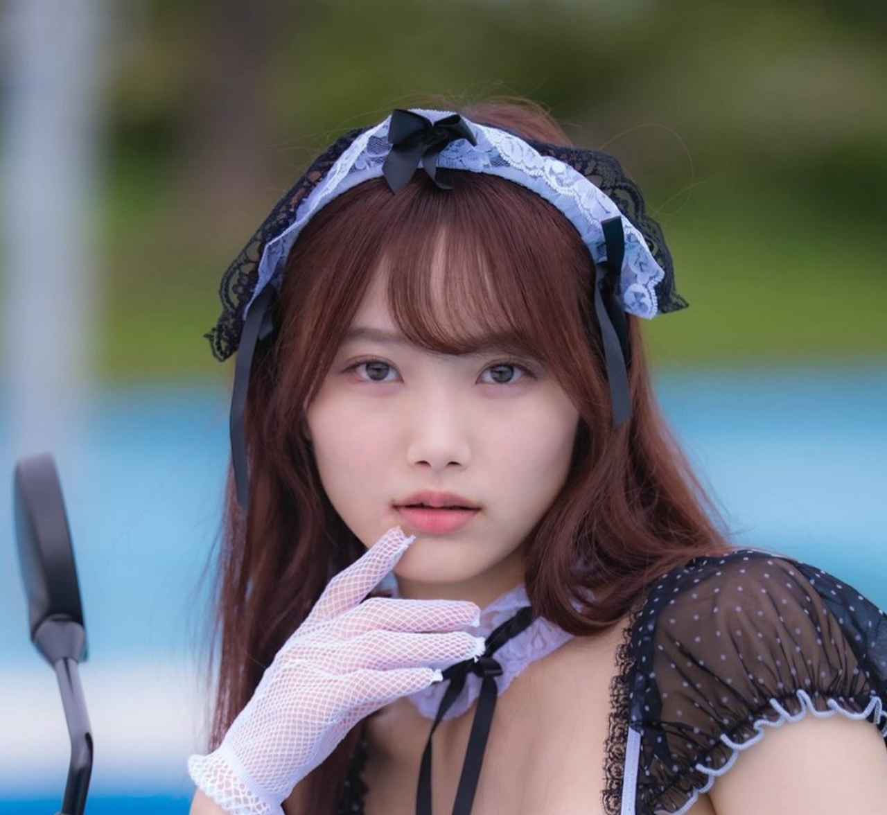 ランジェリー＆水着でバイクにまたがる姿を披露した石川花音（石川花音のインスタグラムから）