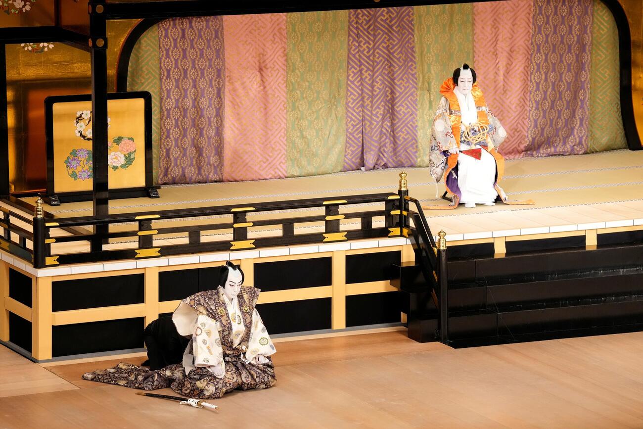 「錦秋十月歌舞伎」第1部「義経千本桜　川連法眼館」の8代目尾上菊五郎（左）、7代目尾上菊五郎（C）松竹