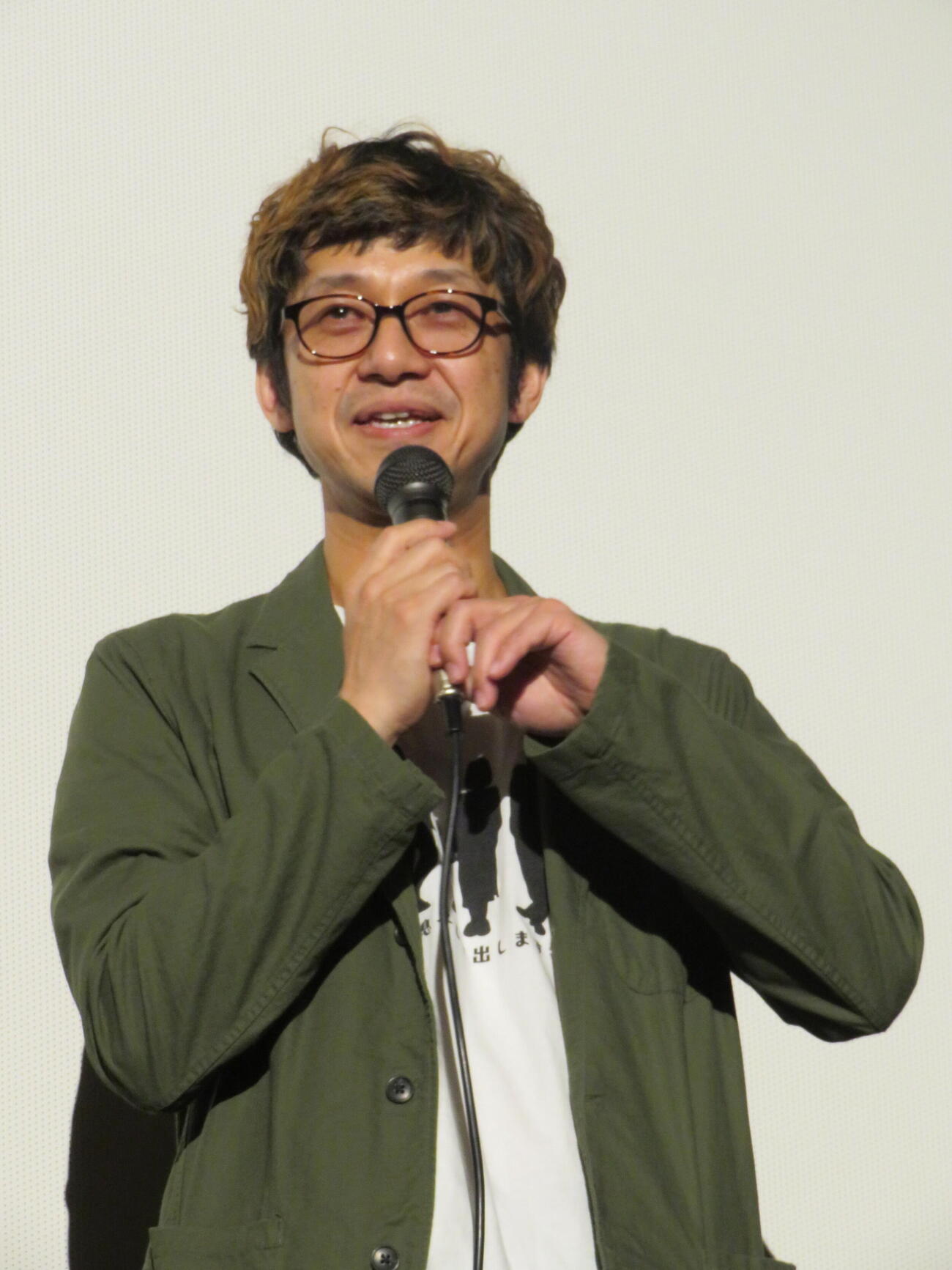 映画「あなたの息子ひき出します！」初日舞台あいさつに登壇した深川栄洋監督（撮影・村上幸将）