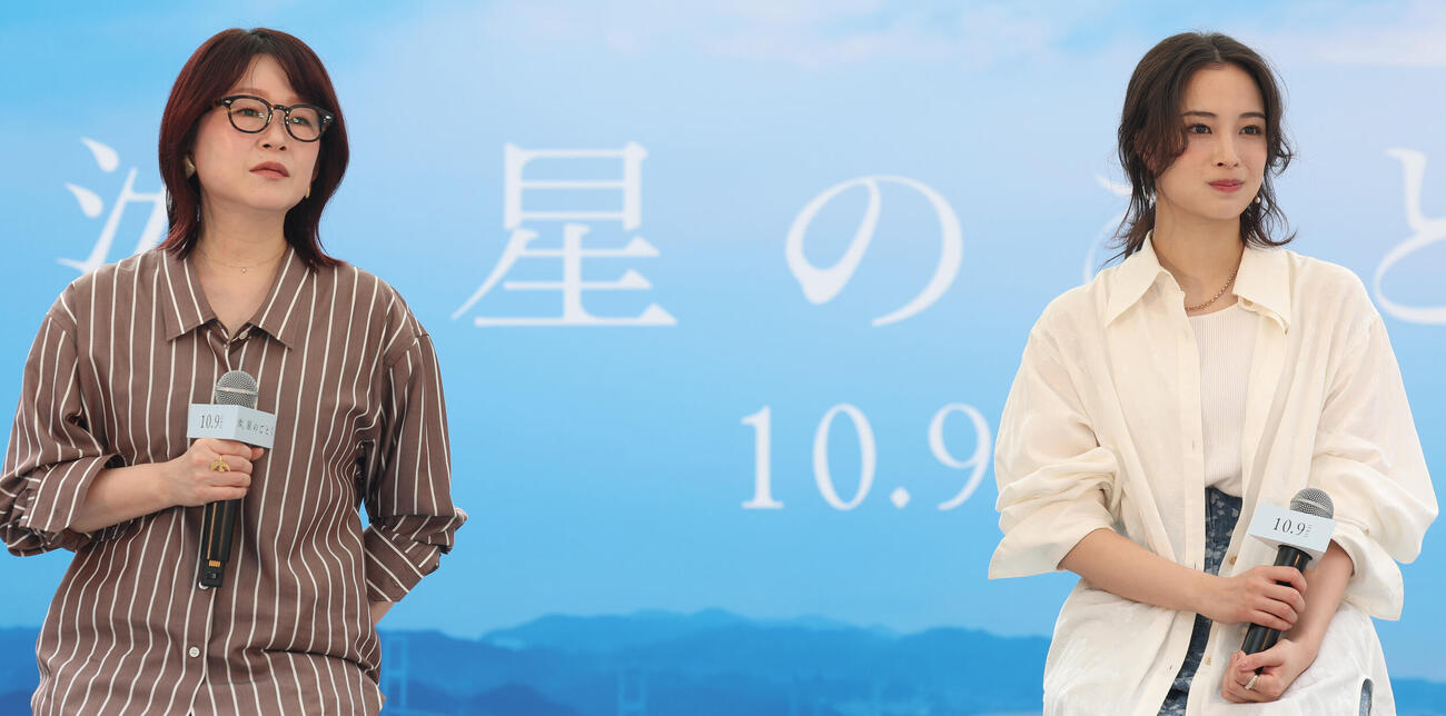 映画「汝、星のごとく」の公開直前イベントに登壇した広瀬すず（右）と凪良ゆう氏（撮影・水谷安孝）