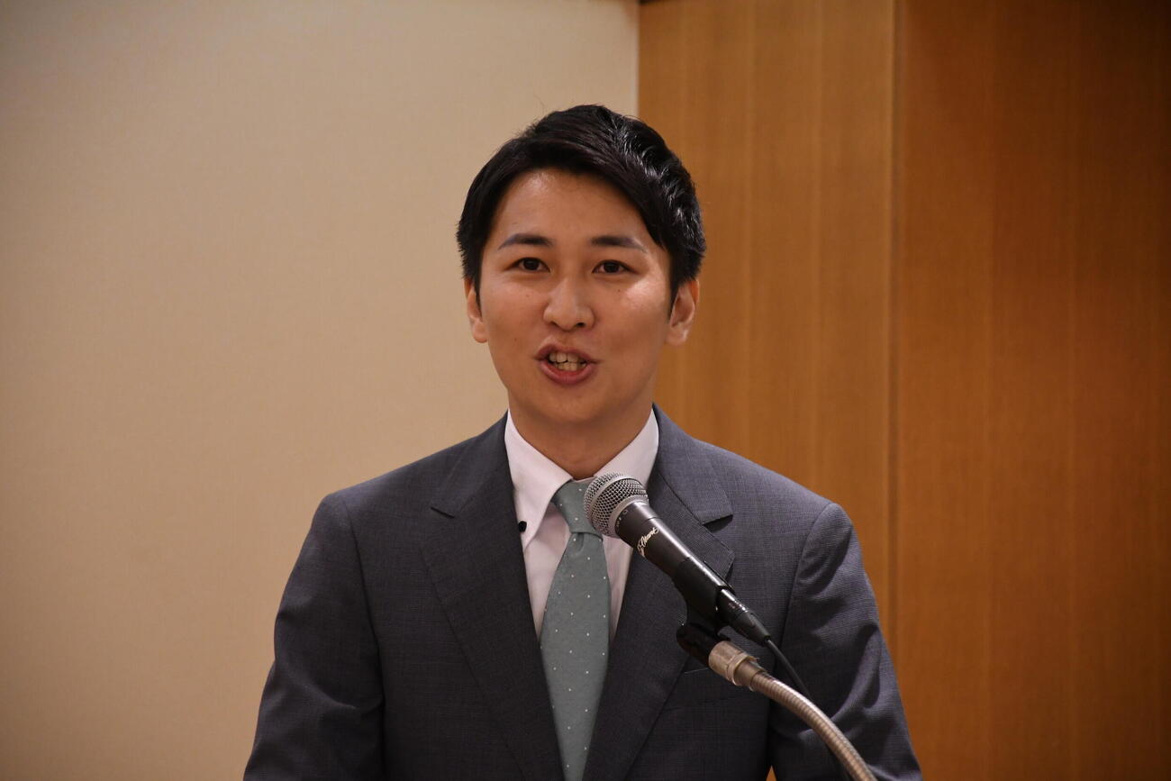 新番組「ニュースto」の制作発表会見に出席した読売テレビの岩原大起アナウンサー（撮影・阪口孝志）