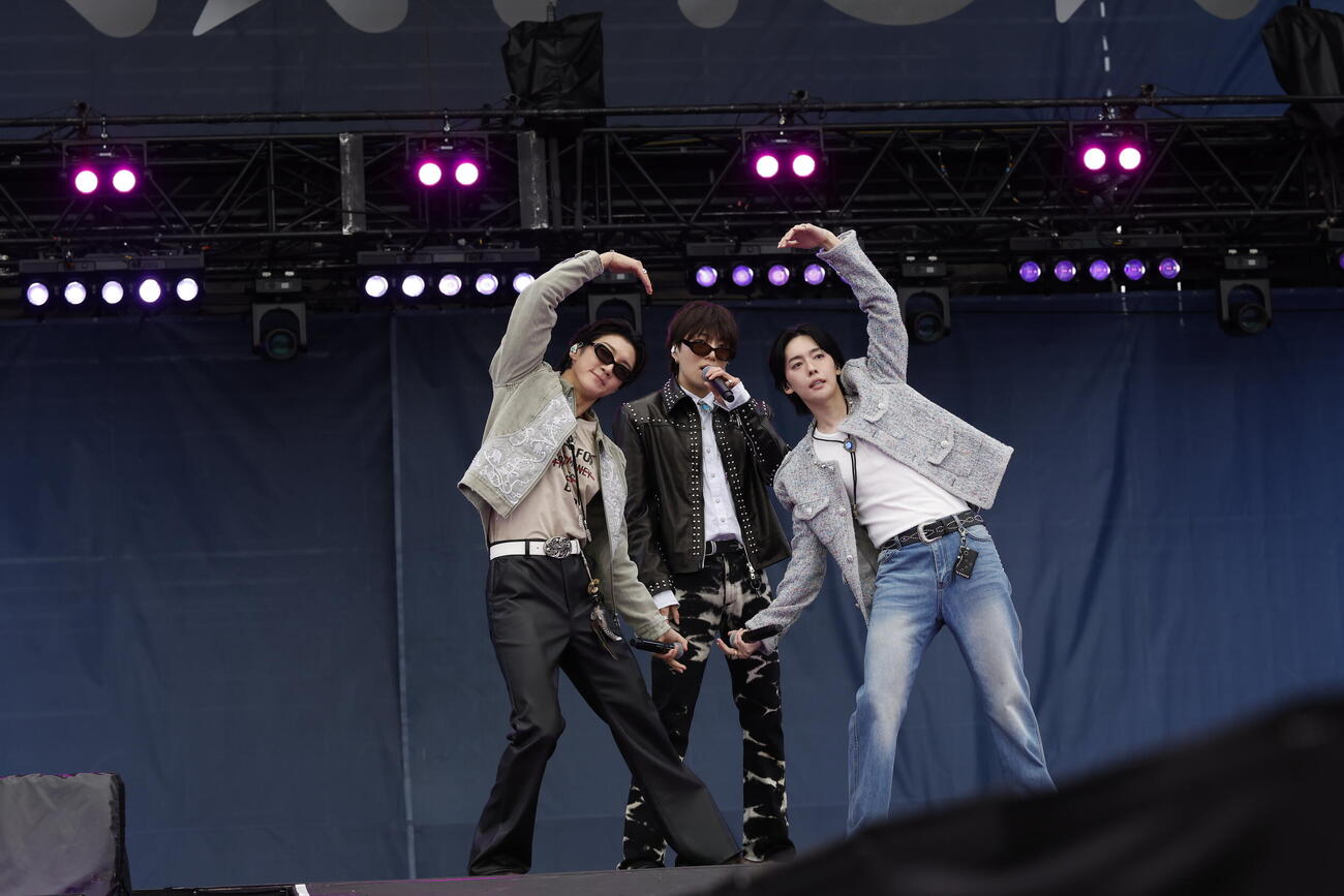 「a－nation 2026」でパフォーマンスするWINNER