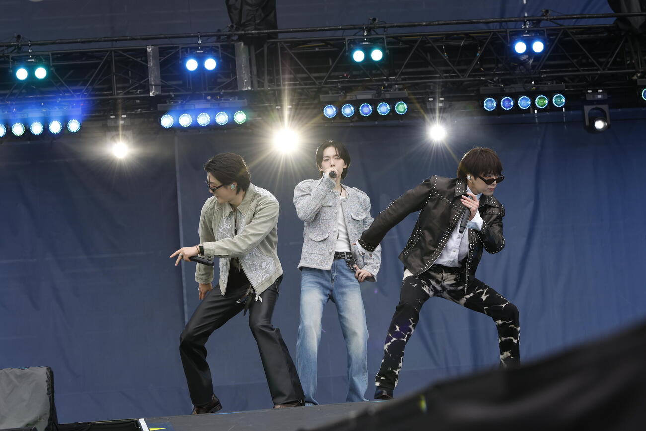 「a－nation 2026」でパフォーマンスするWINNER