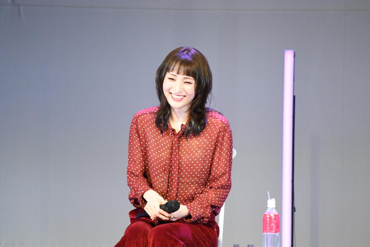 梅花女子大学文化表現学部舞台芸術表現学科開設記念スペシャルイベントに登壇した元宝塚歌劇団雪組トップ望海風斗（撮影・阪口孝志）