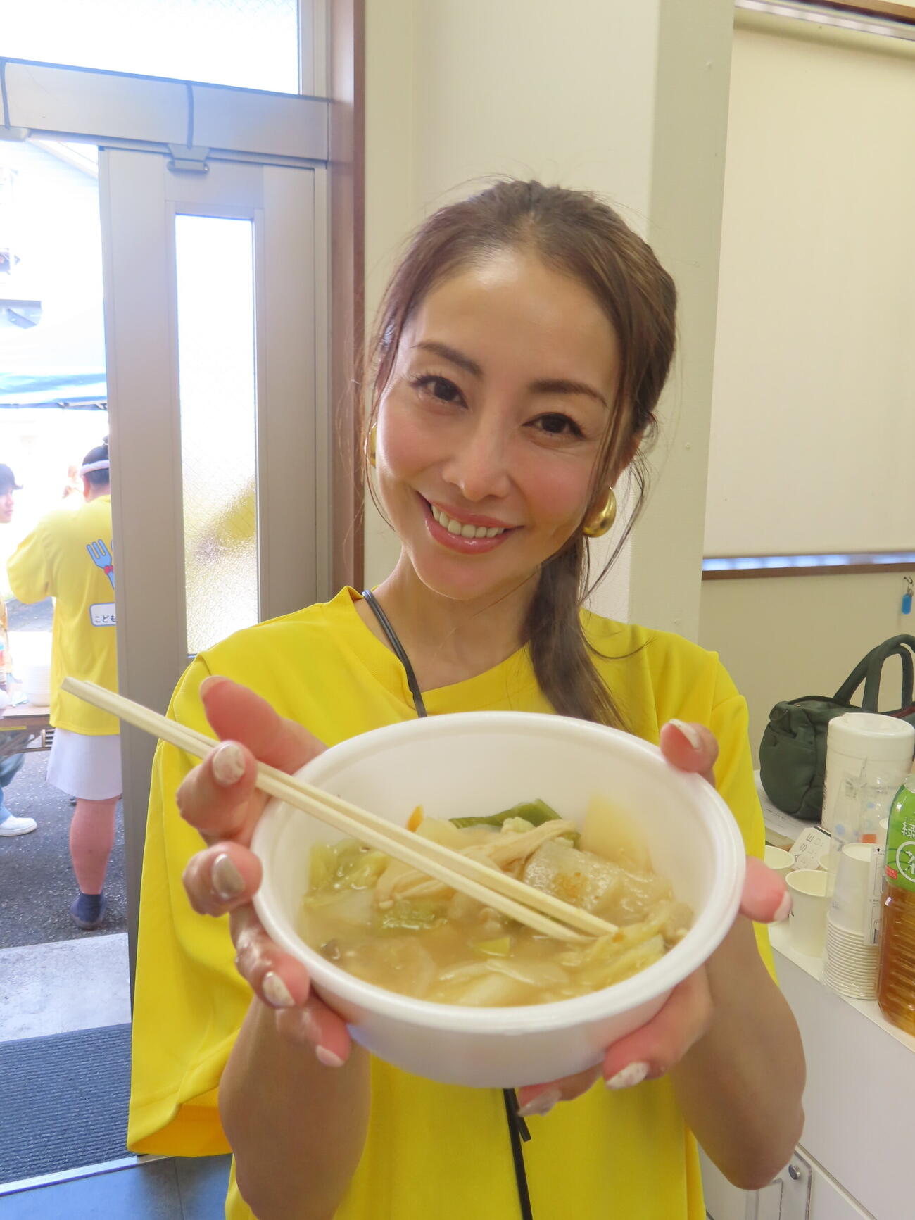 ちゃんこに舌鼓を打つ熊切あさ美