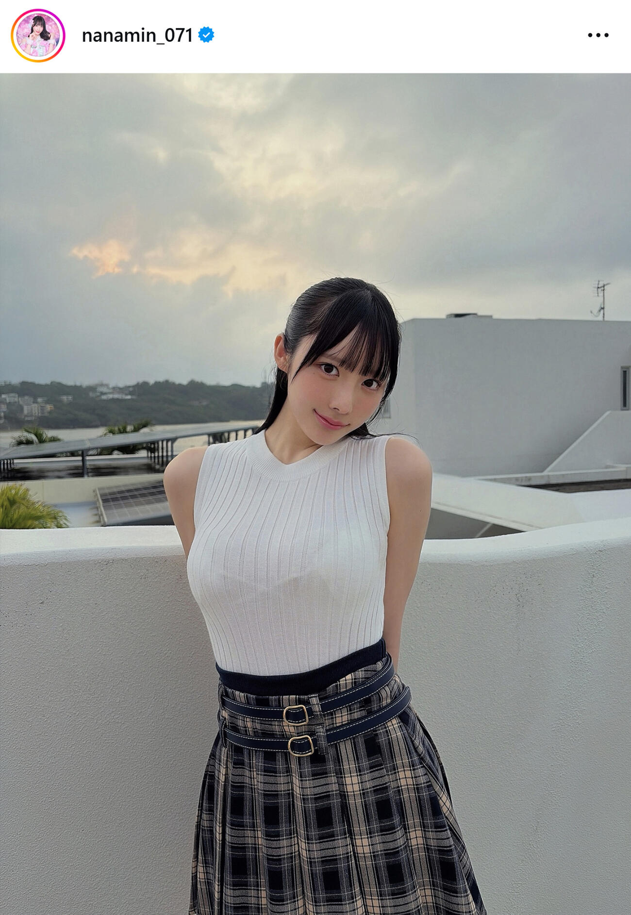 ピタピタニット姿（七海りおのインスタグラムから）